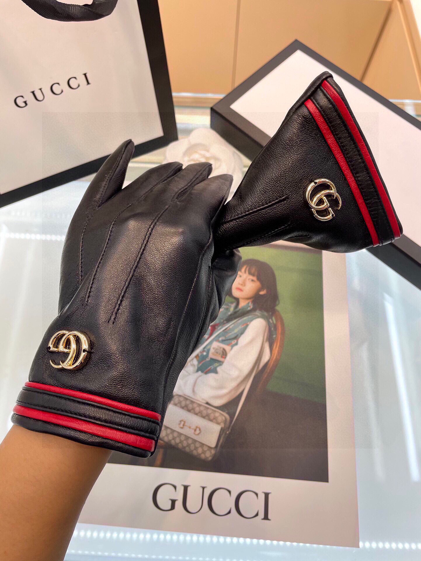 Gucci新款女士手套 一级羊皮  皮质超薄柔软舒适 特显手型👏👏 质感超群 
   码数 ：均码