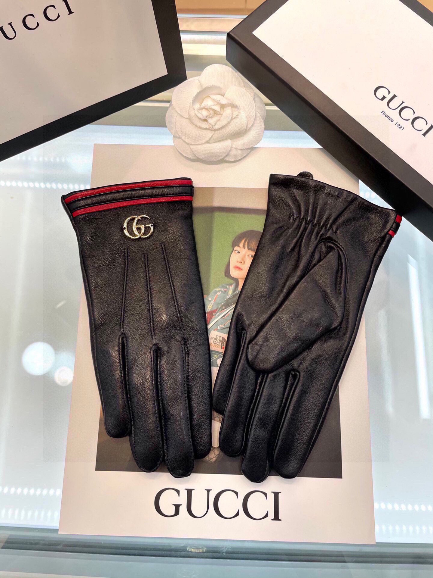  Gucci新款女士手套 一级羊皮  皮质超薄柔软舒适 特显手型👏👏 质感超群 
   码数 ：均码