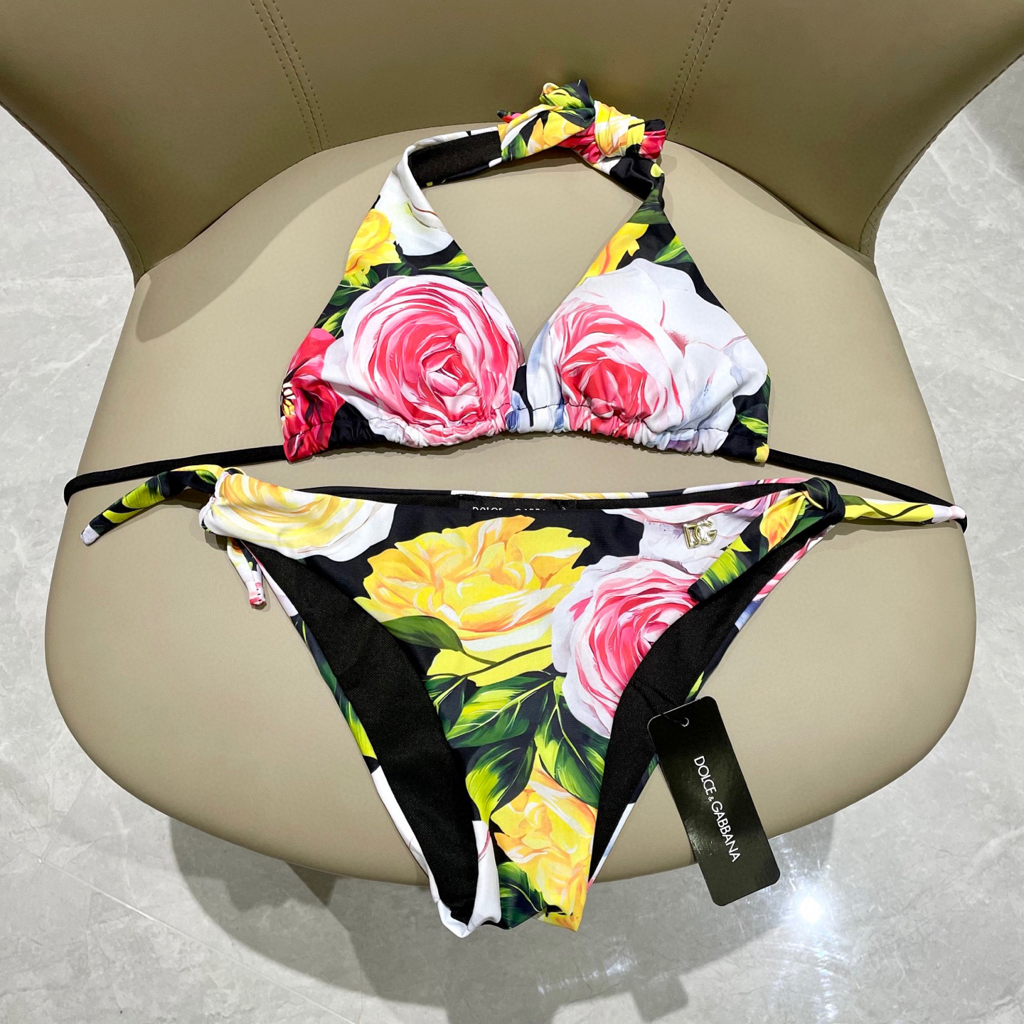  DG专柜新款分体泳衣😍🥰适合多种场景的游泳衣🏊‍♀️海边 游泳池 温泉 水上乐园 漂流都可以😌内搭也完