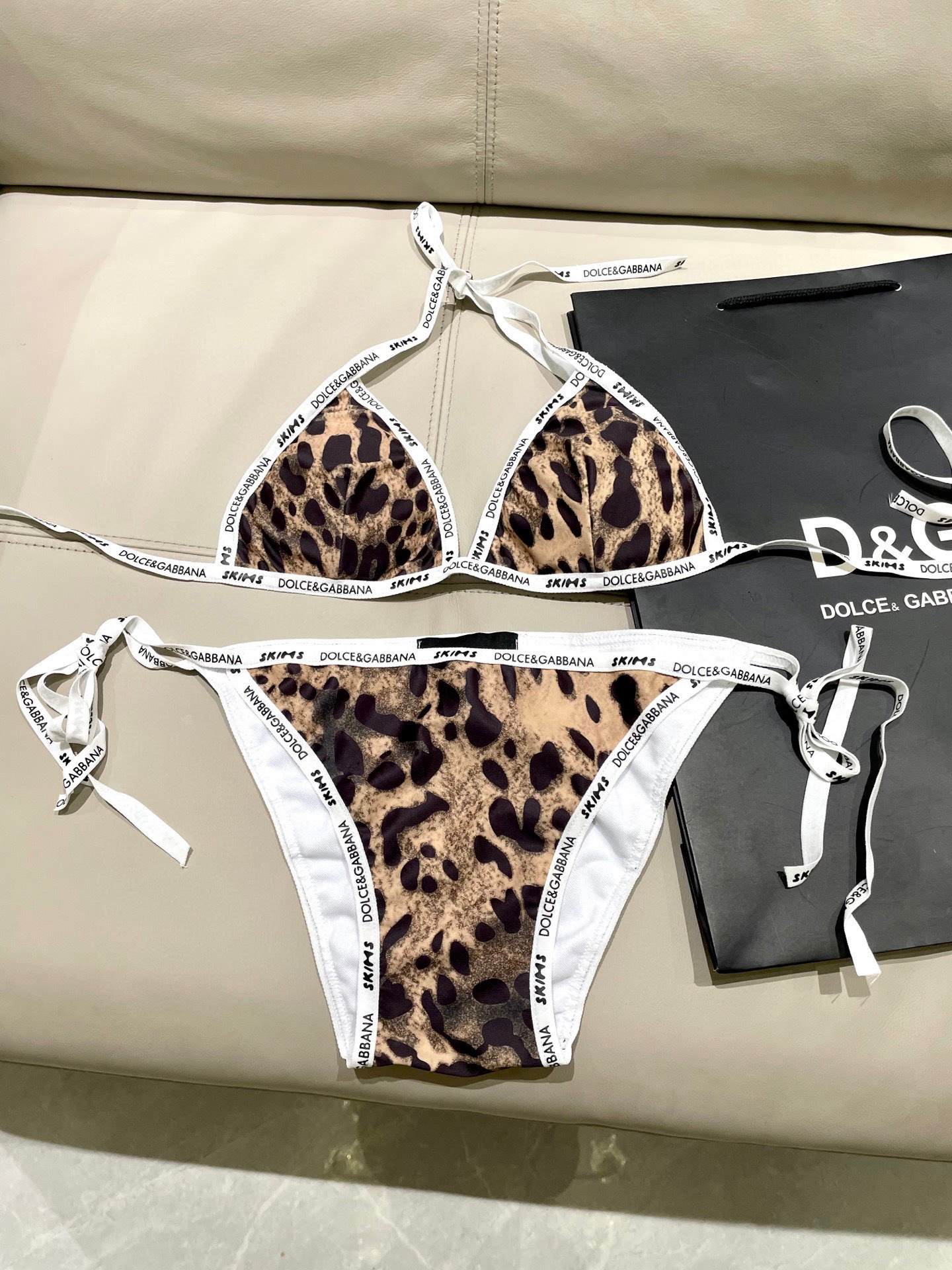  Dg新款分体式泳衣👙❤️😍🥰适合多种场景的游泳衣🏊‍♀️海边 游泳池 温泉 水上乐园 漂流都可以😌内搭