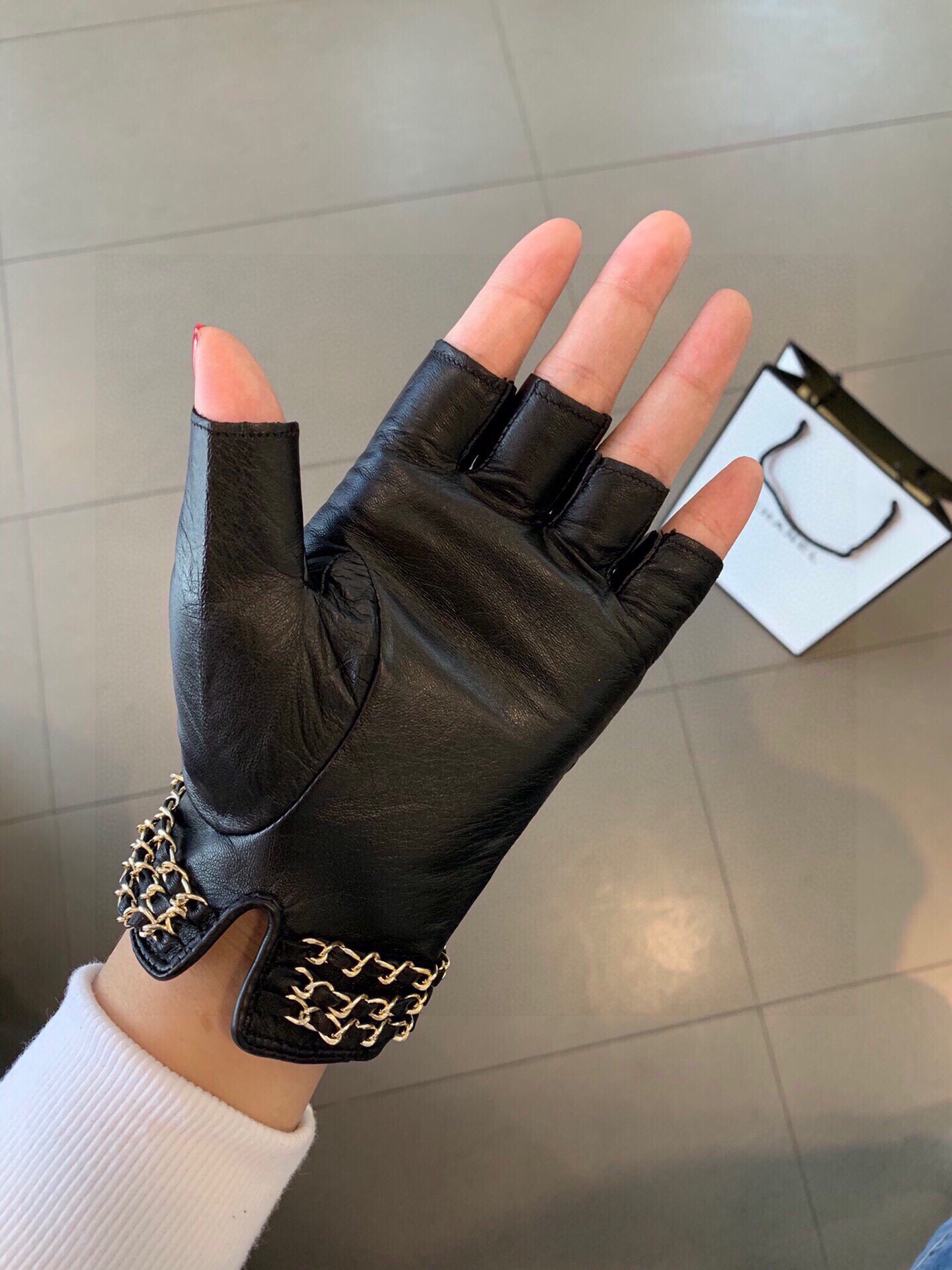  香奈儿Chanel‼️欧洲新款🇫🇷【顶级原单】女士高档半指手套 💁💁💁百分百选用进口羊皮 香奈儿御用羊