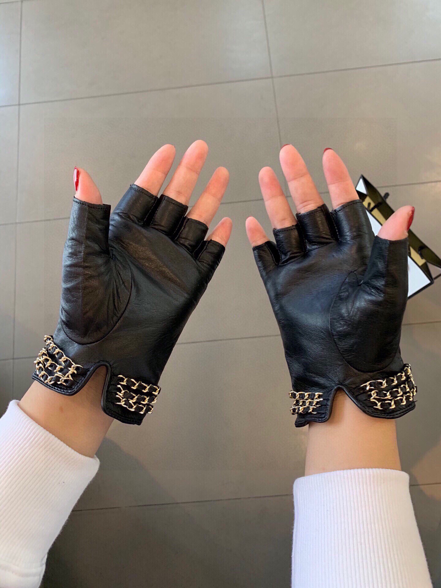  香奈儿Chanel‼️欧洲新款🇫🇷【顶级原单】女士高档半指手套 💁💁💁百分百选用进口羊皮 香奈儿御用羊