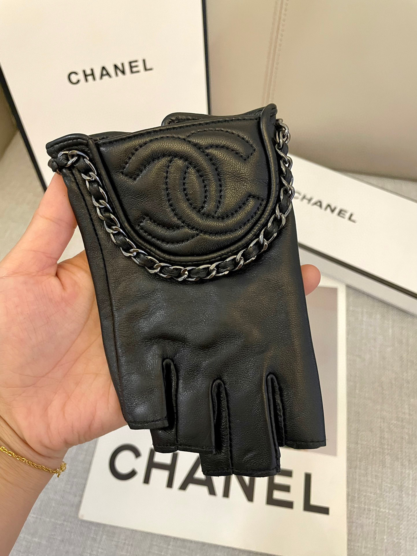  香奈儿Chanel‼️欧洲新款🇫🇷【顶级原单】女士高档半指手套 💁💁💁香奈儿御用手套 顶级做工💋任何细