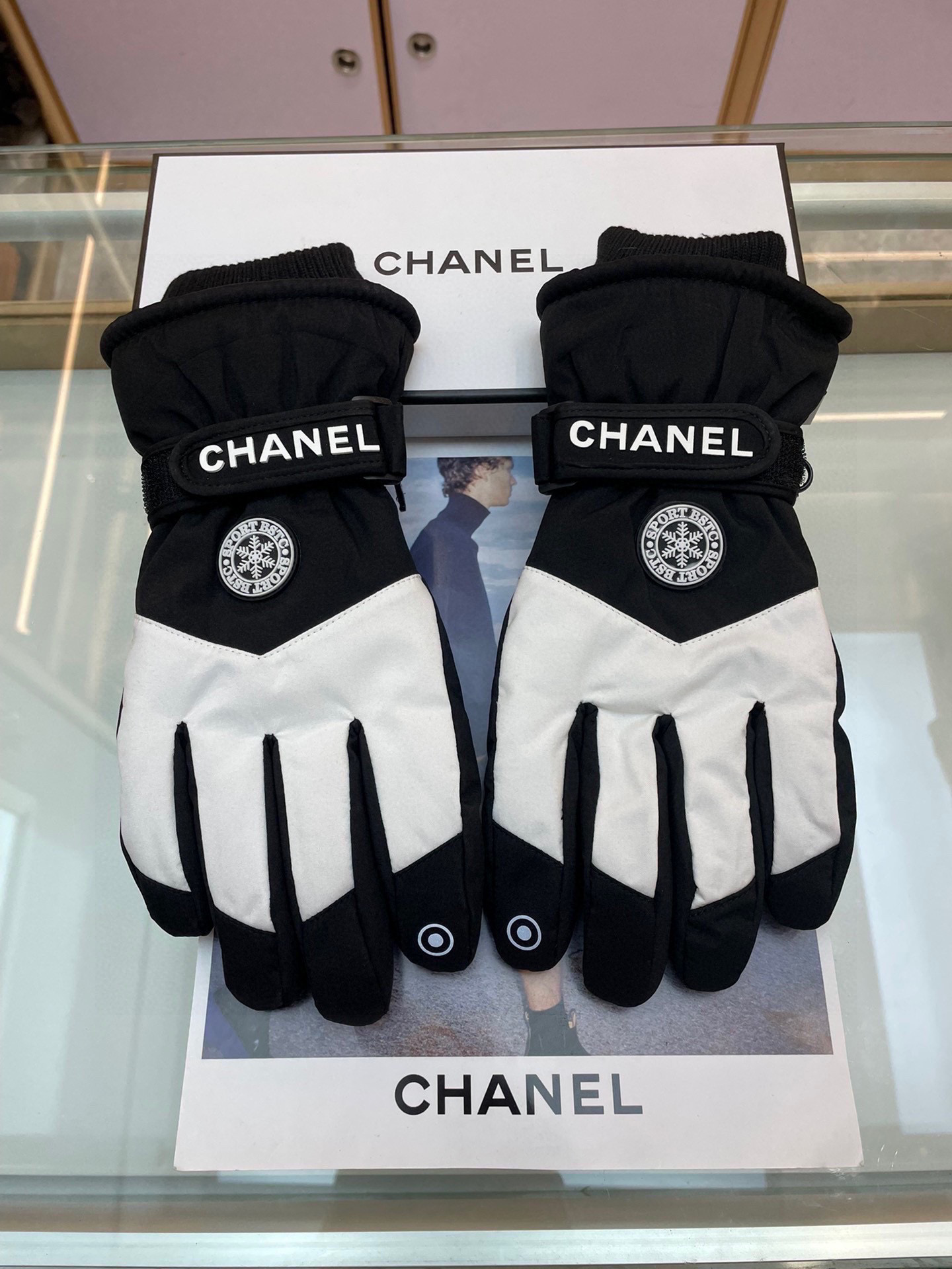 NO:343942,Chanel's new ski gloves for women, warm and comfortable, size number, single size gloves, gloves, chanel, gloves19860909香奈儿新款滑雪女士手套 保暖舒适 码数 均码手套,手套,chanel,gloves,accessory