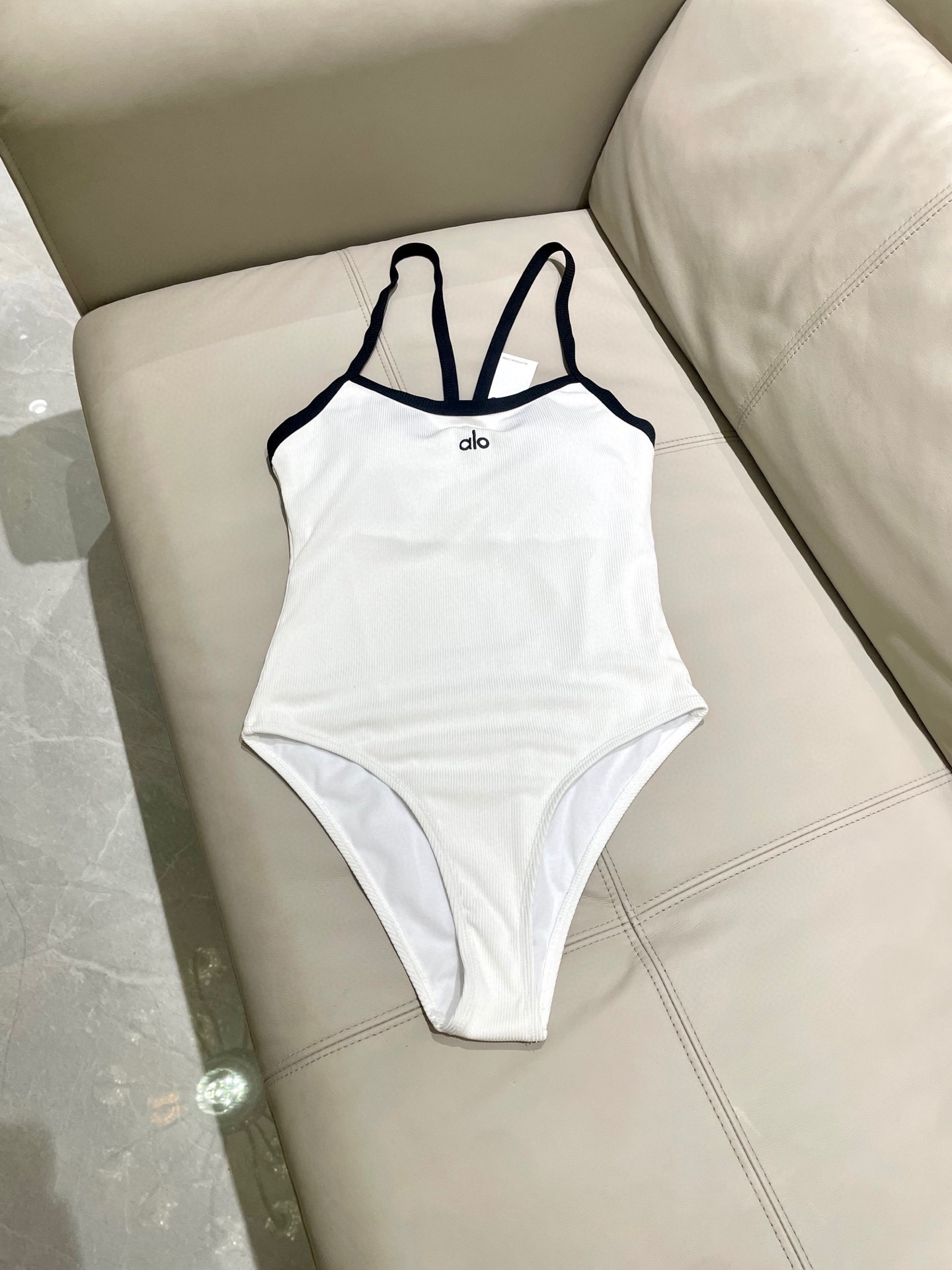  Alo新款针织泳衣👙❤️😍🥰适合多种场景的游泳衣🏊‍♀️海边 游泳池 温泉 水上乐园 漂流都可以😌内搭