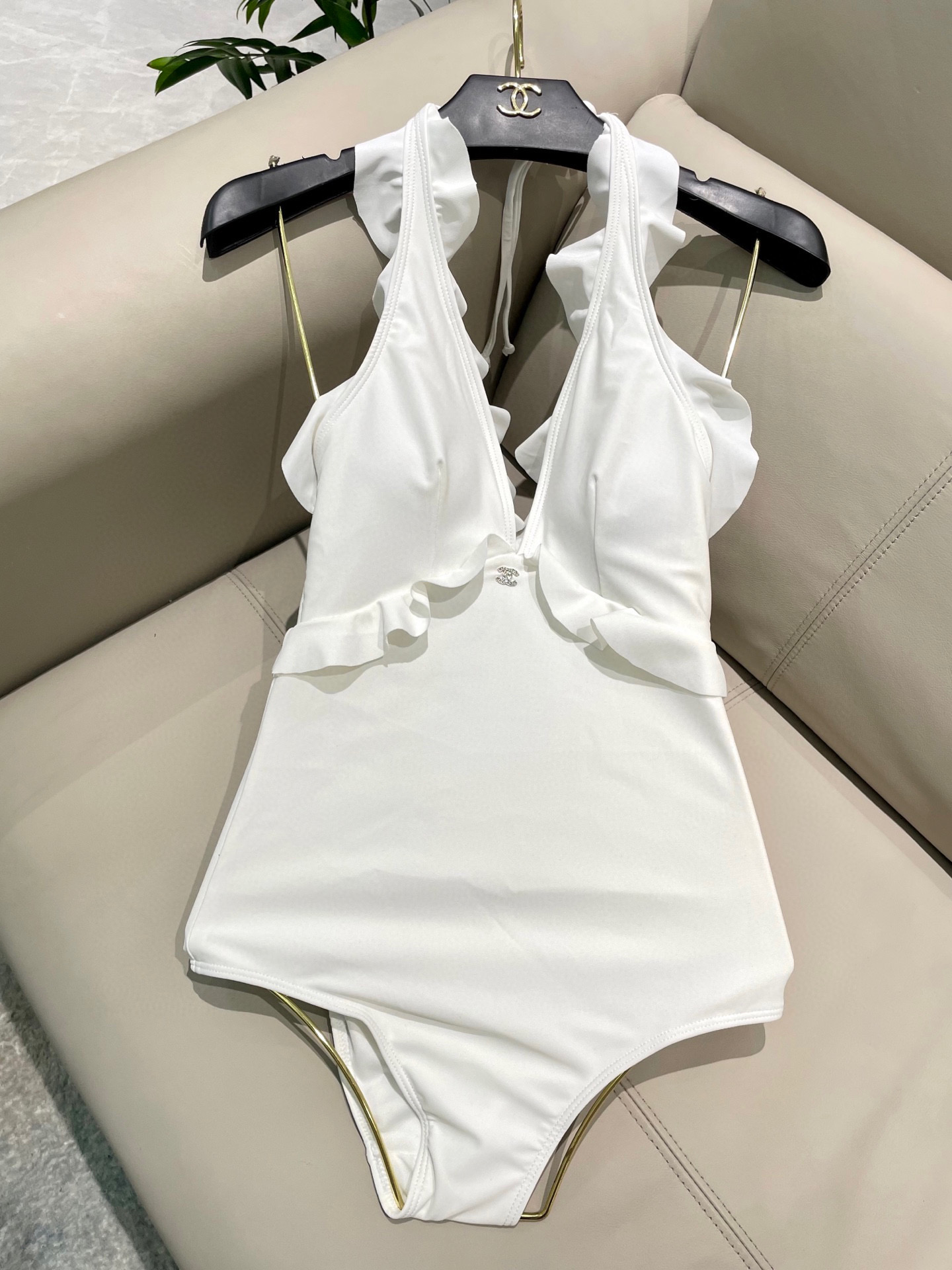  Chanel新款连体泳衣   时尚潮流款 😍🥰适合多种场景的游泳衣🏊‍♀️海边 游泳池 温泉 水上乐园