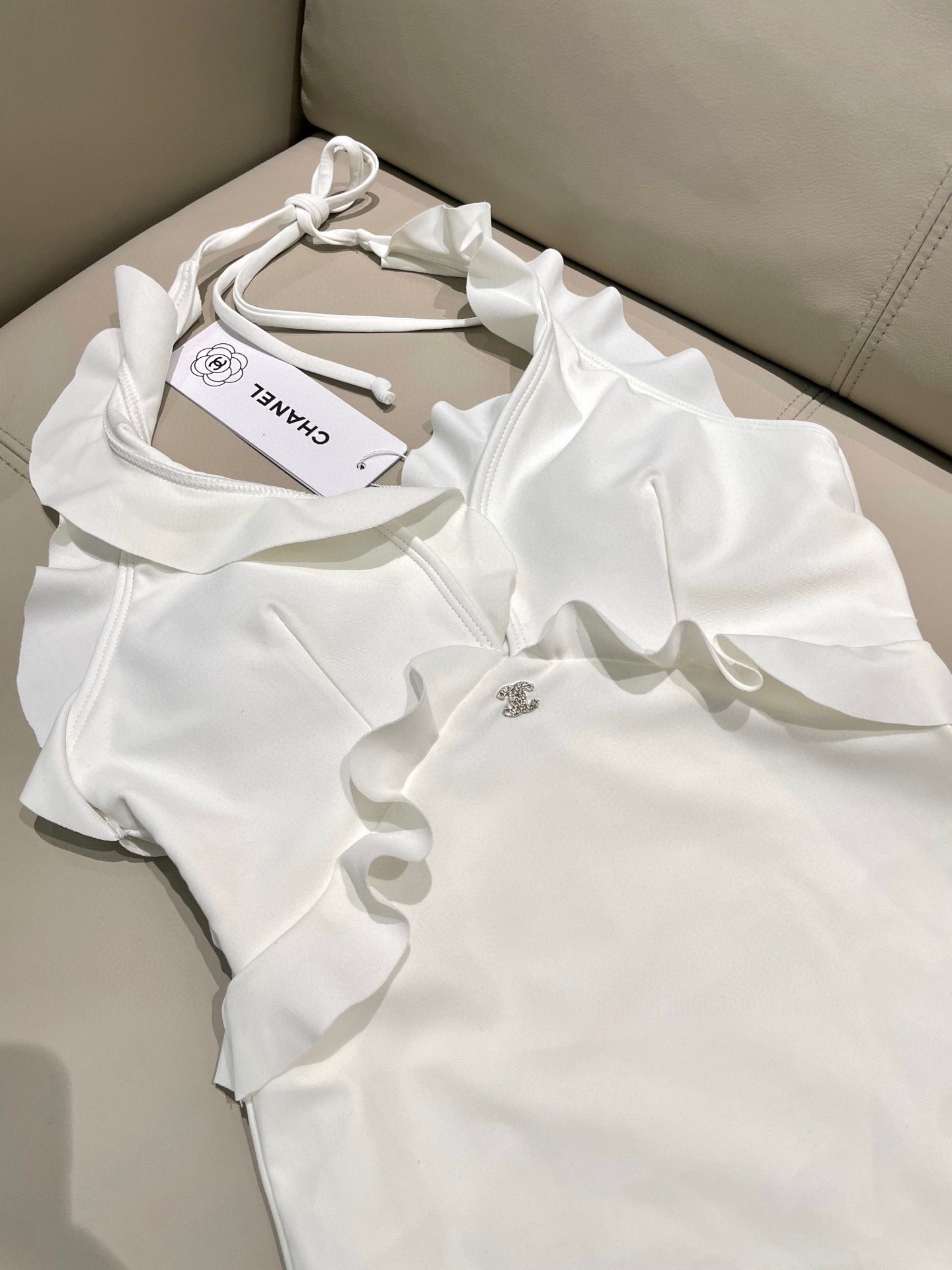  Chanel新款连体泳衣   时尚潮流款 😍🥰适合多种场景的游泳衣🏊‍♀️海边 游泳池 温泉 水上乐园