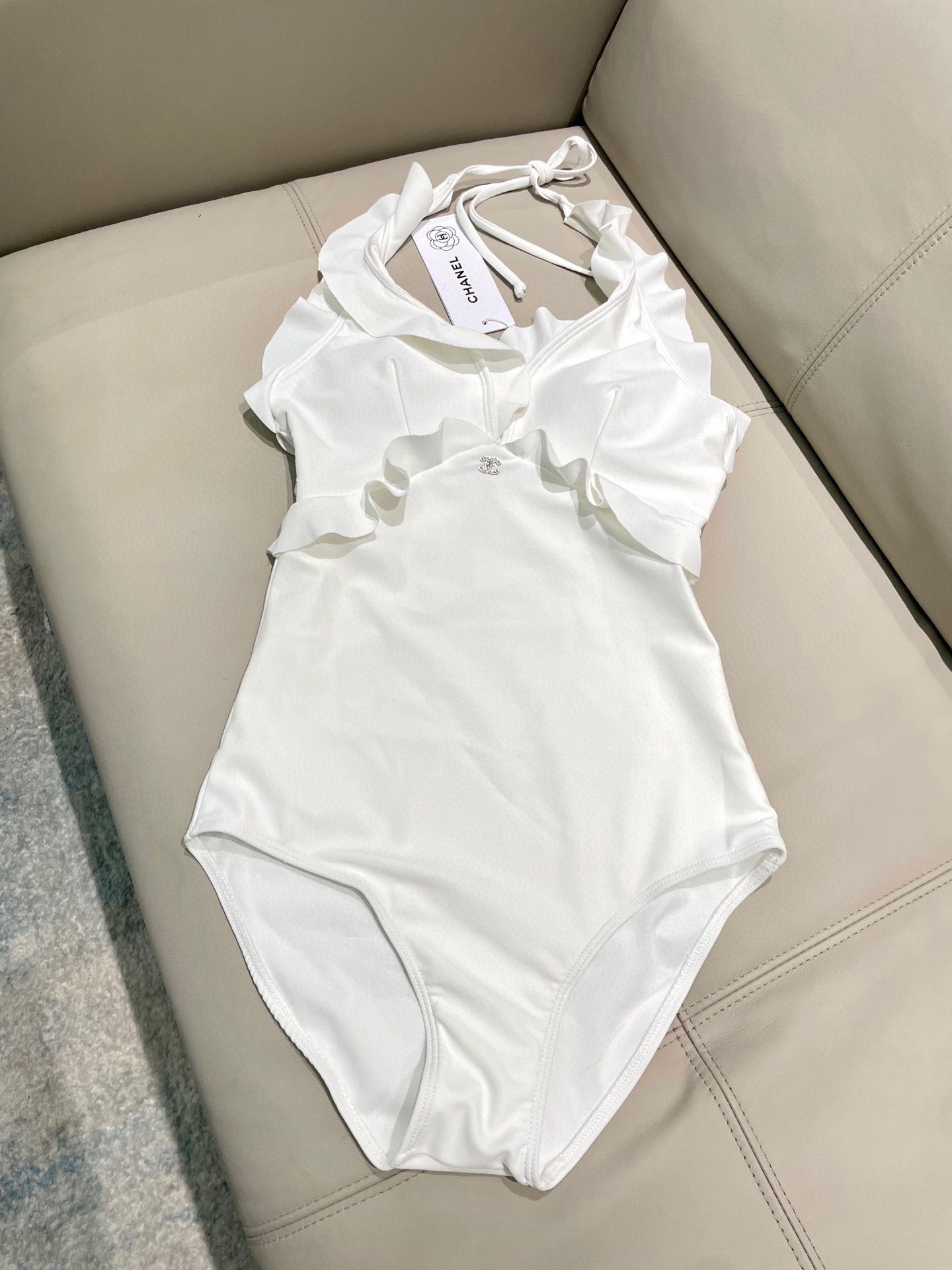  Chanel新款连体泳衣   时尚潮流款 😍🥰适合多种场景的游泳衣🏊‍♀️海边 游泳池 温泉 水上乐园