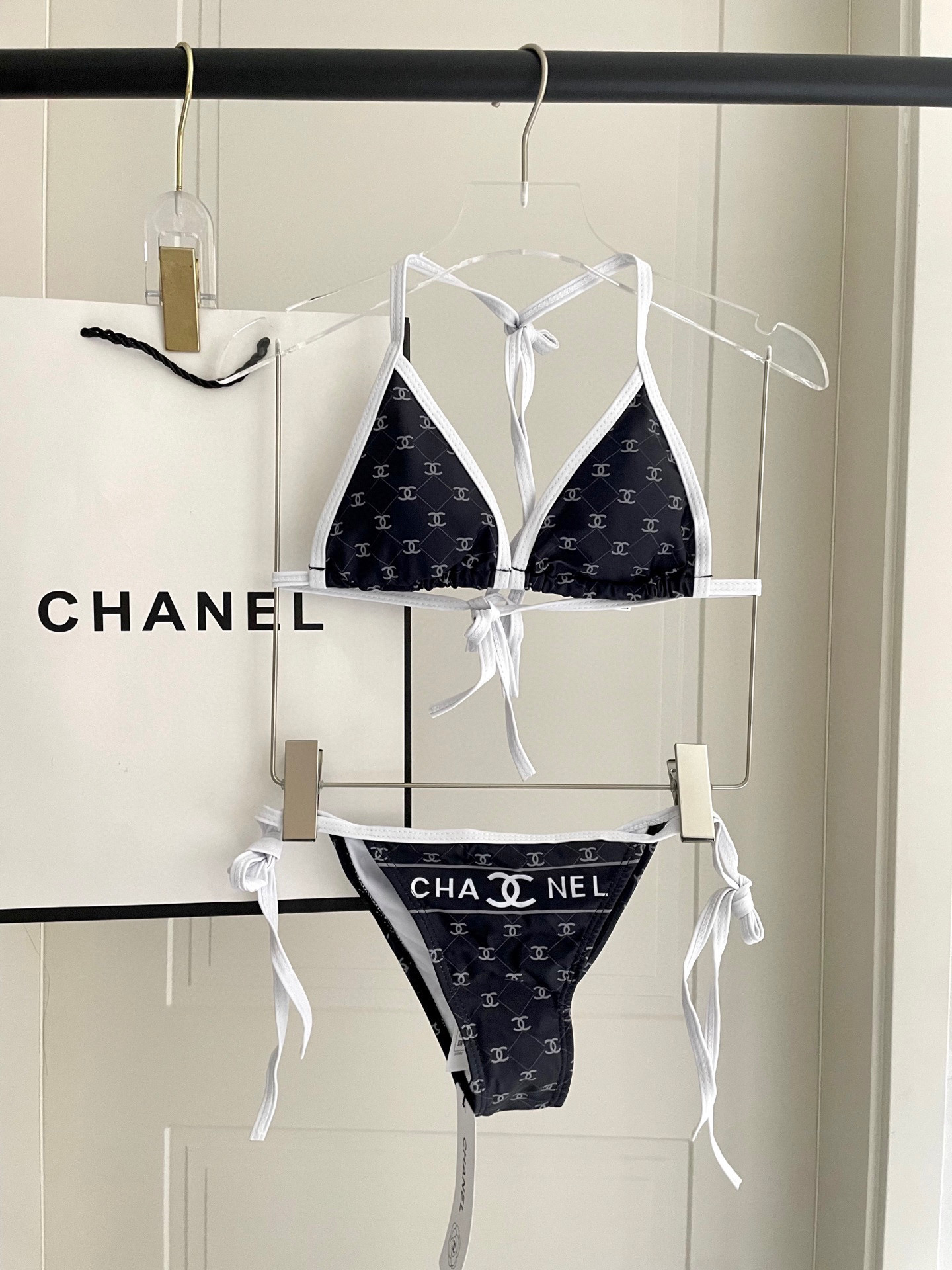 NO:377380,Chanel's new bikini swimsuit is suitable for swimsuits in various scenarios♀Seaside, swimming pool, hot spring, water park, rafting can be worn inside and outside, and it is completely possible to wear. The fabric is breathable and comfortable. Quick-drying elastic swimsuits are more easy to clean. S M L Xl swimsuits, swimsuits, bikinis19860909Chanel新款比基尼泳衣适合多种场景的游泳衣♀海边 游泳池 温泉 水上乐园 漂流都可以内搭外穿也完全可以 面料透气舒适.速干弹性的游泳衣更加帖肤易清洗 码数S M L Xl泳衣泳裤比基尼,泳衣，泳裤，比基尼,chanel,swimsuits,bikinis,accessory
