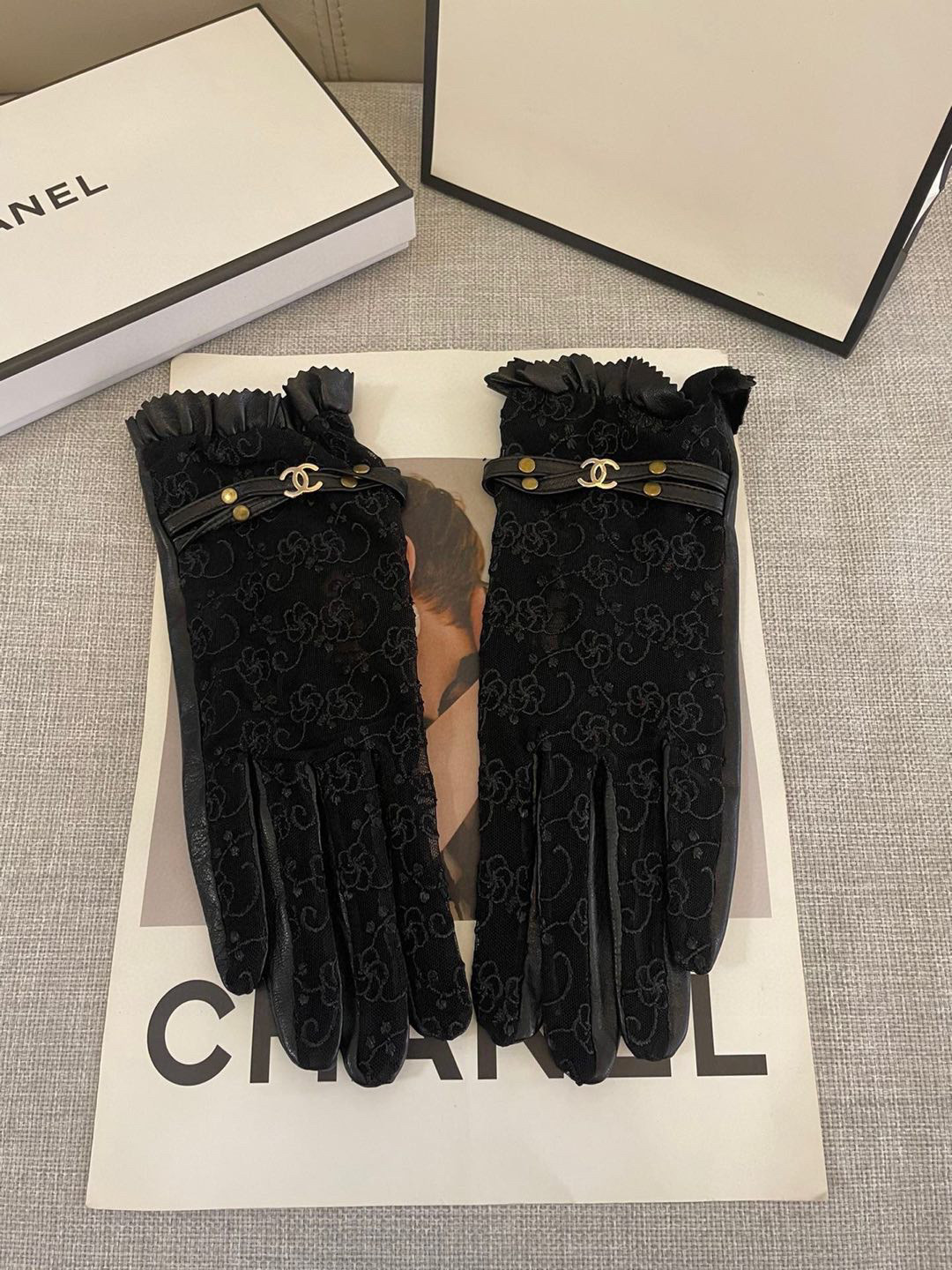  香奈儿～Chanel最新款蕾丝网纱时尚手套 女人味十足 🐰🌹均码