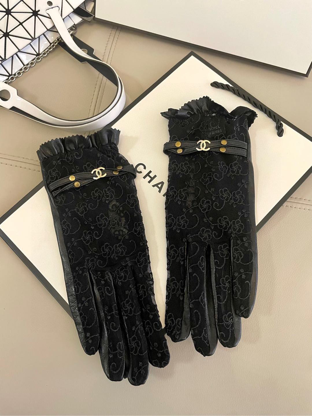  香奈儿～Chanel最新款蕾丝网纱时尚手套 女人味十足 🐰🌹均码