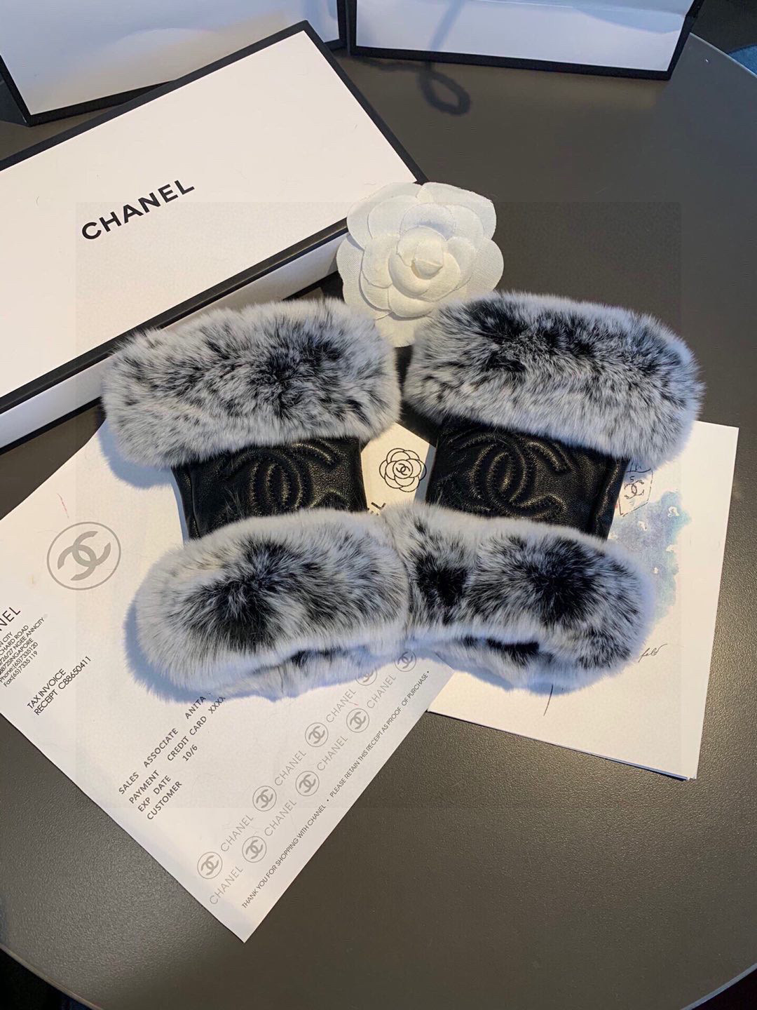 Chanel 香奈儿秋冬短款双懒兔毛手套👍值得对比🔥🔥同款不同品质，秒杀市场差产品，进口一级羊皮➕懒兔