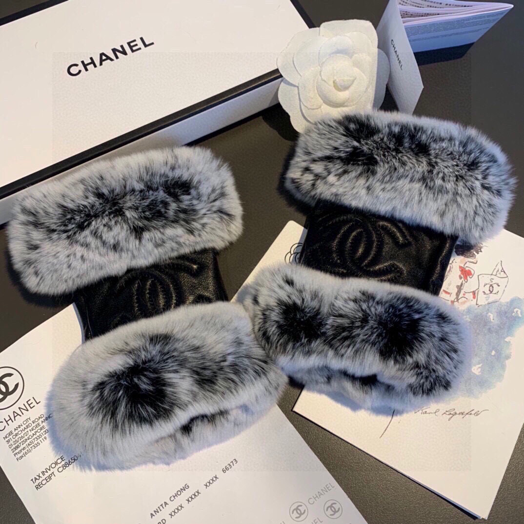  Chanel 香奈儿秋冬短款双懒兔毛手套👍值得对比🔥🔥同款不同品质，秒杀市场差产品，进口一级羊皮➕懒兔