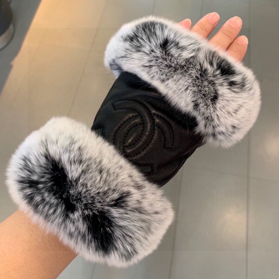  Chanel 香奈儿秋冬短款双懒兔毛手套👍值得对比🔥🔥同款不同品质，秒杀市场差产品，进口一级羊皮➕懒兔