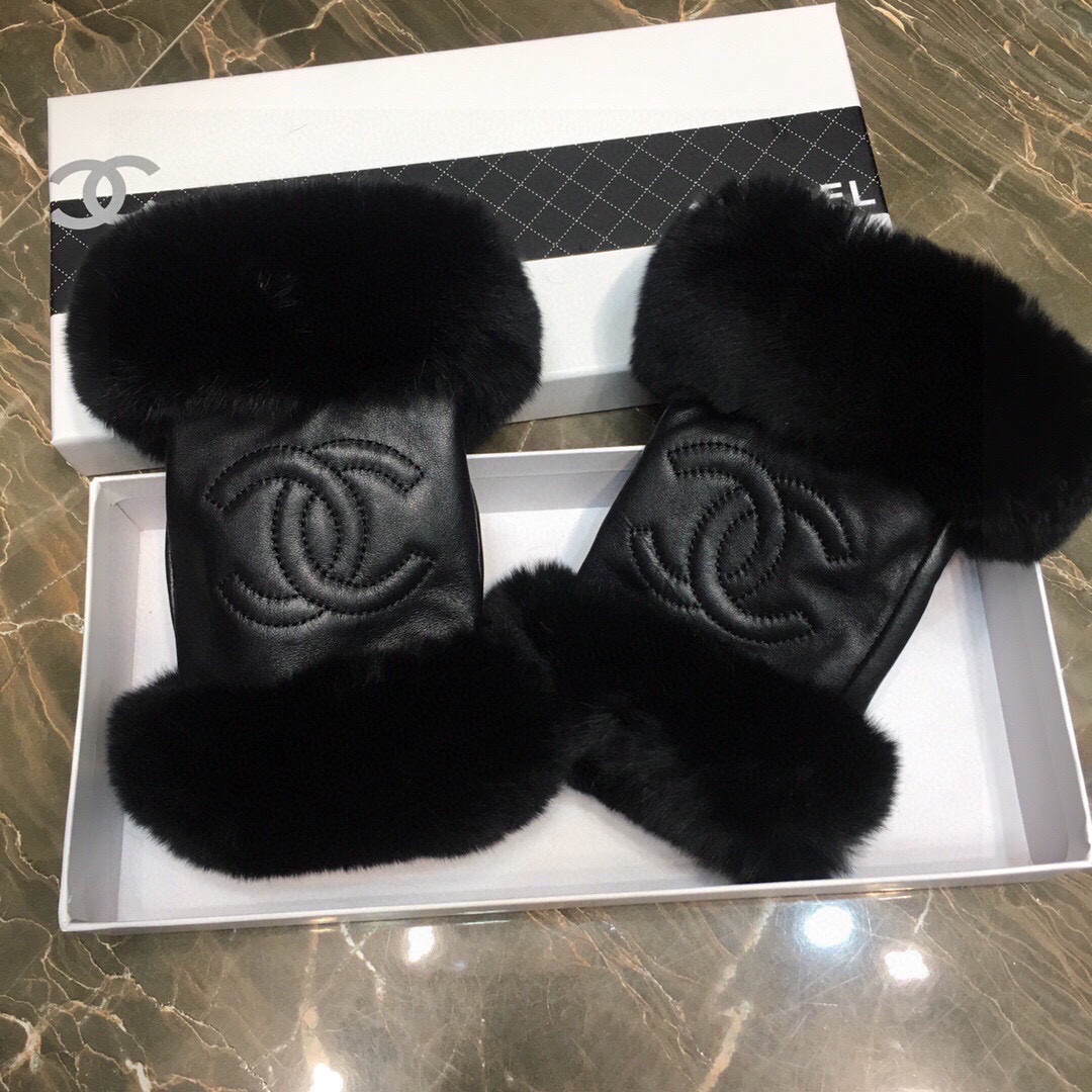  Chanel 香奈儿秋冬短款双懒兔毛手套👍值得对比🔥🔥同款不同品质，秒杀市场差产品，进口一级羊皮➕懒兔