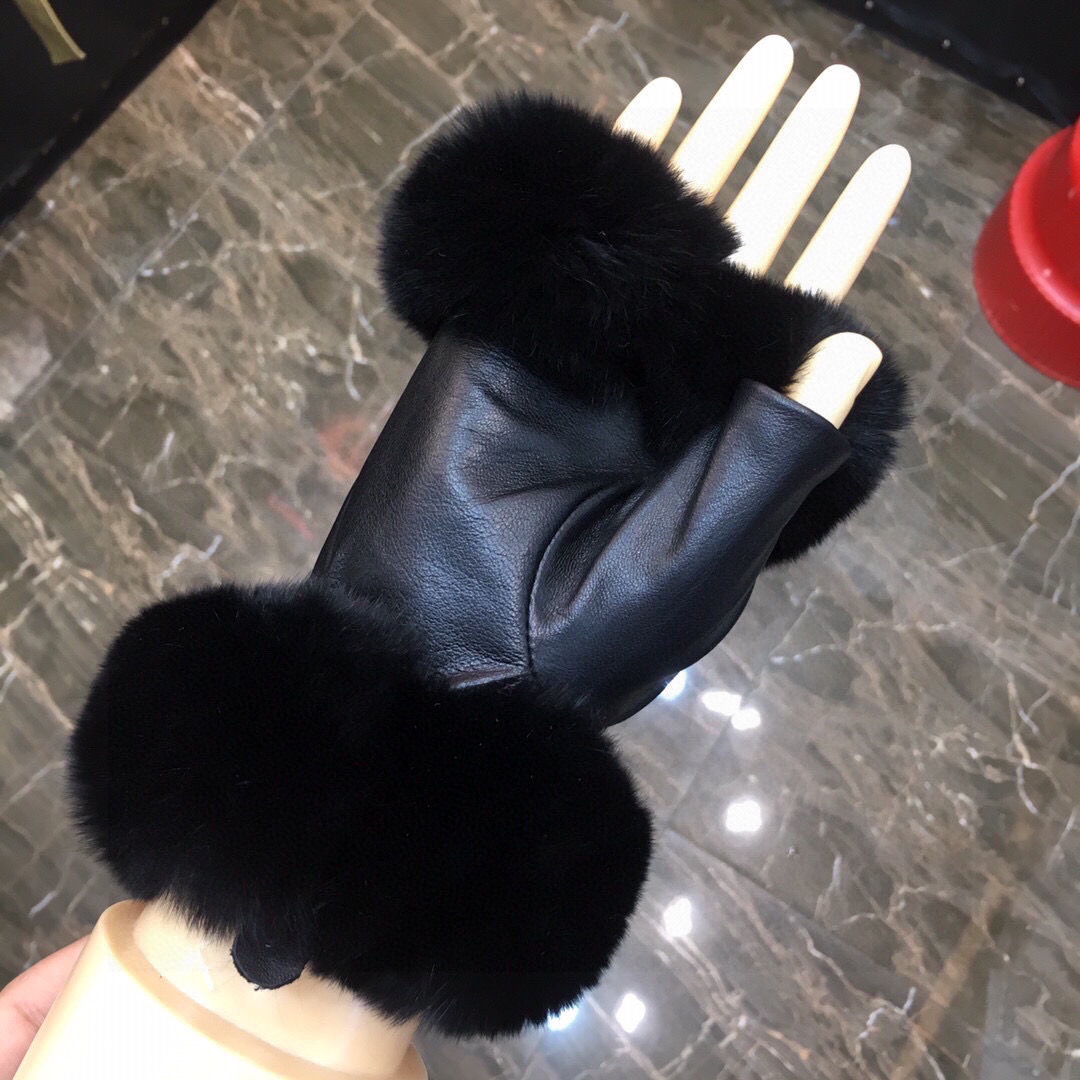  Chanel 香奈儿秋冬短款双懒兔毛手套👍值得对比🔥🔥同款不同品质，秒杀市场差产品，进口一级羊皮➕懒兔