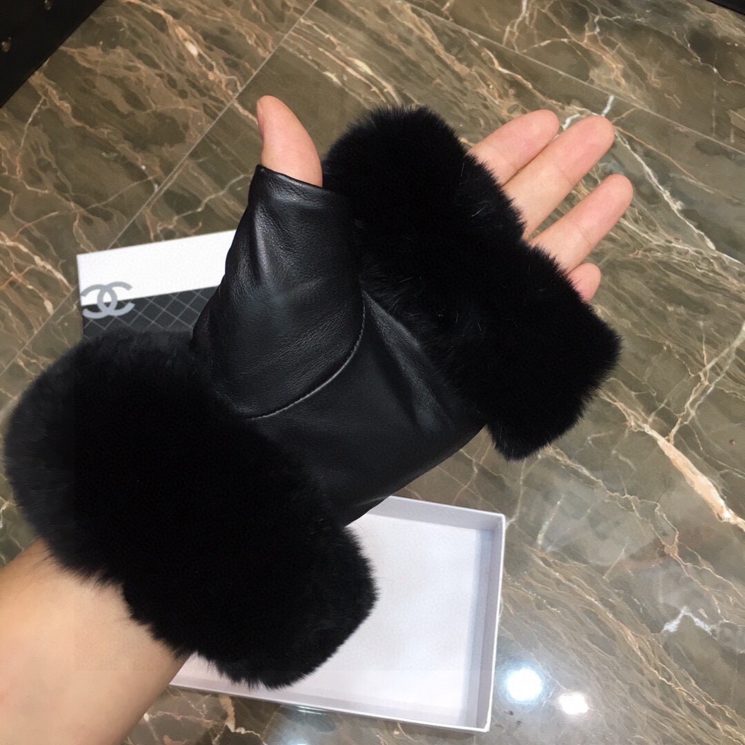  Chanel 香奈儿秋冬短款双懒兔毛手套👍值得对比🔥🔥同款不同品质，秒杀市场差产品，进口一级羊皮➕懒兔