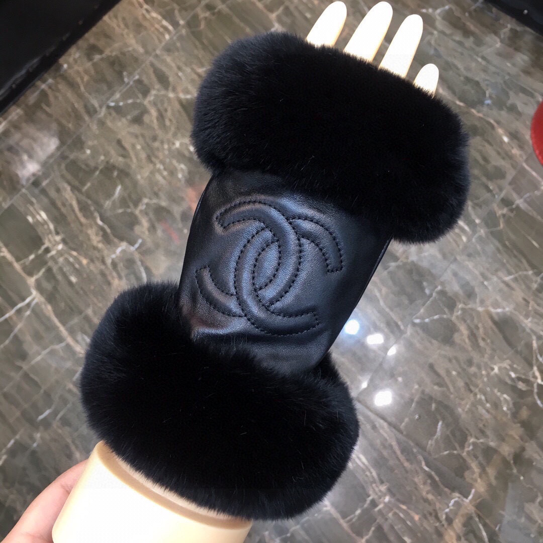  Chanel 香奈儿秋冬短款双懒兔毛手套👍值得对比🔥🔥同款不同品质，秒杀市场差产品，进口一级羊皮➕懒兔