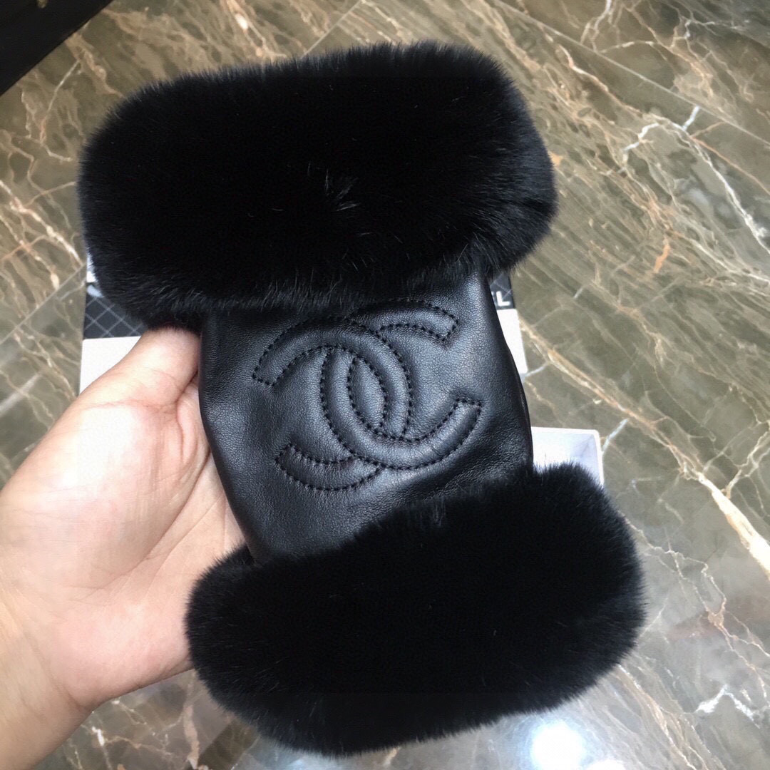  Chanel 香奈儿秋冬短款双懒兔毛手套👍值得对比🔥🔥同款不同品质，秒杀市场差产品，进口一级羊皮➕懒兔