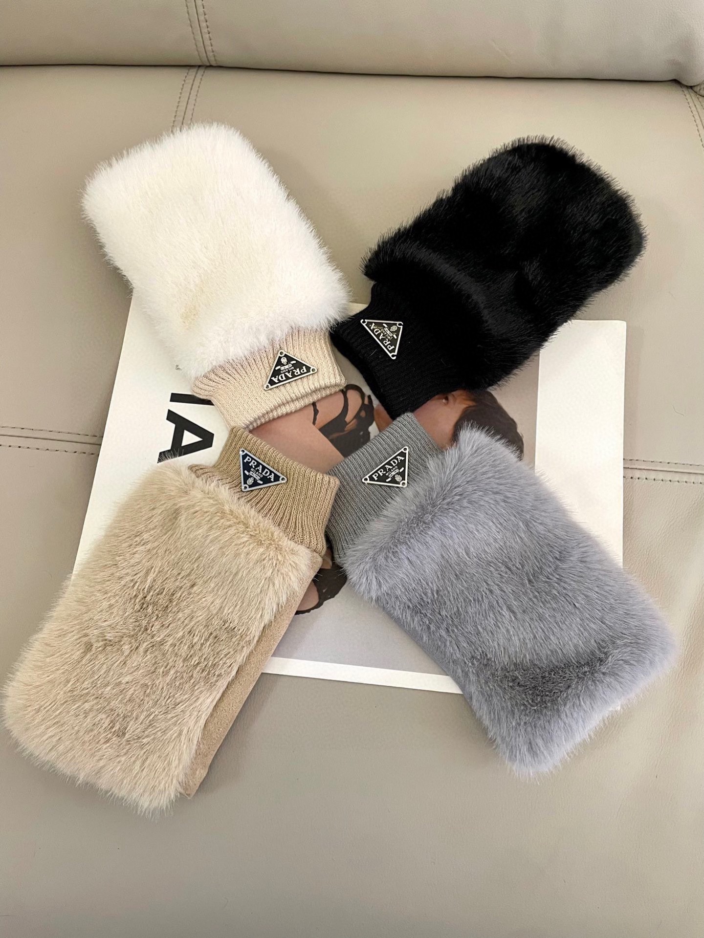 NO:344074,Prada Autumn and Winter Women's Gloves Wool Gloves Imitation Minky Velvet Winter Wear Coat Beautiful Single Size Gloves, Gloves, Prada, Gloves19860909普拉达秋冬女手套羊毛手套仿貂绒 冬天搭配大衣美美哒 均码手套,手套,prada,gloves,accessory