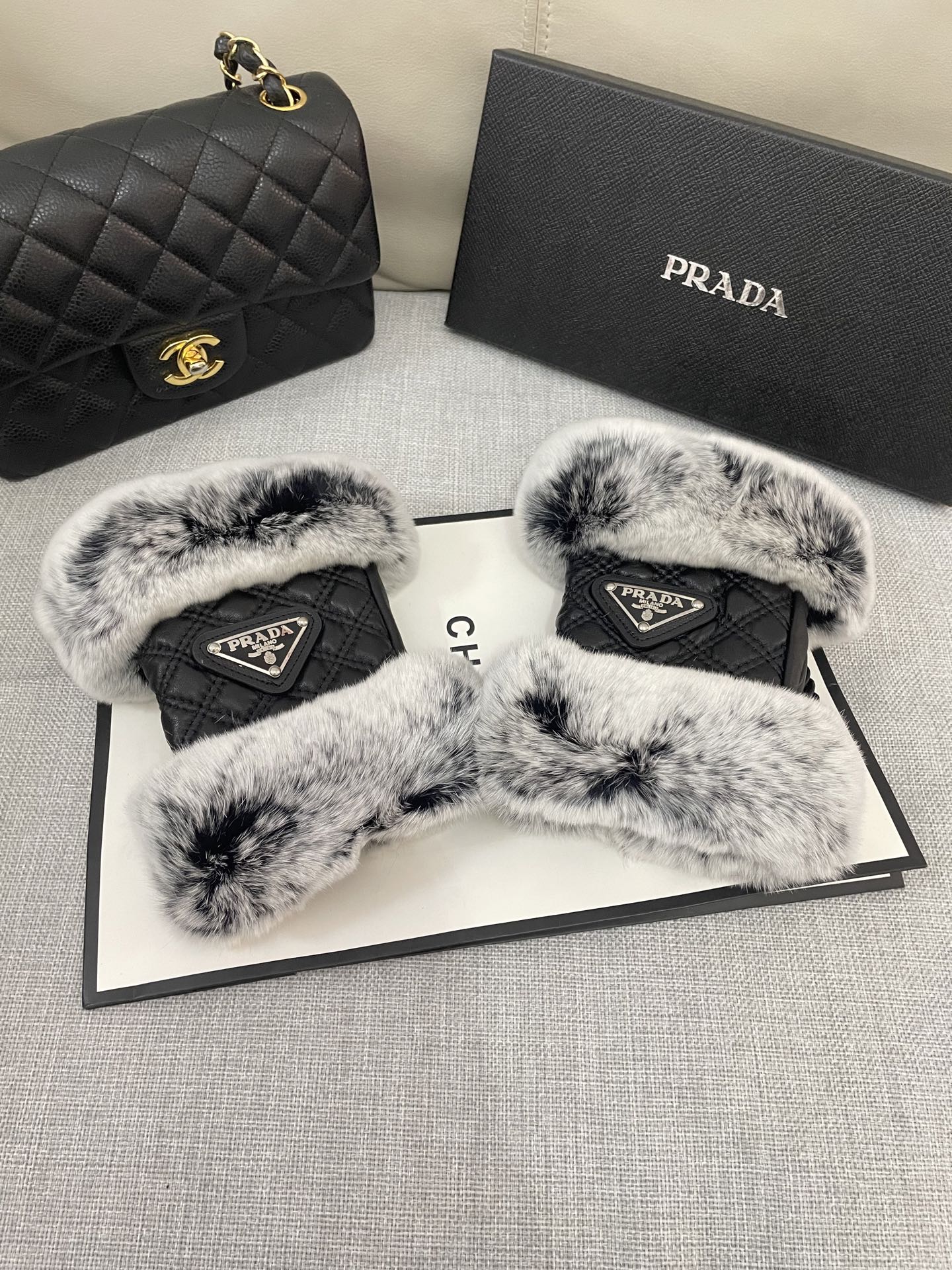  普拉达秋冬女手套👋🏻羊毛手套🦙➕兔毛 冬天搭配大衣🧥美美哒♥️♥️ 均码