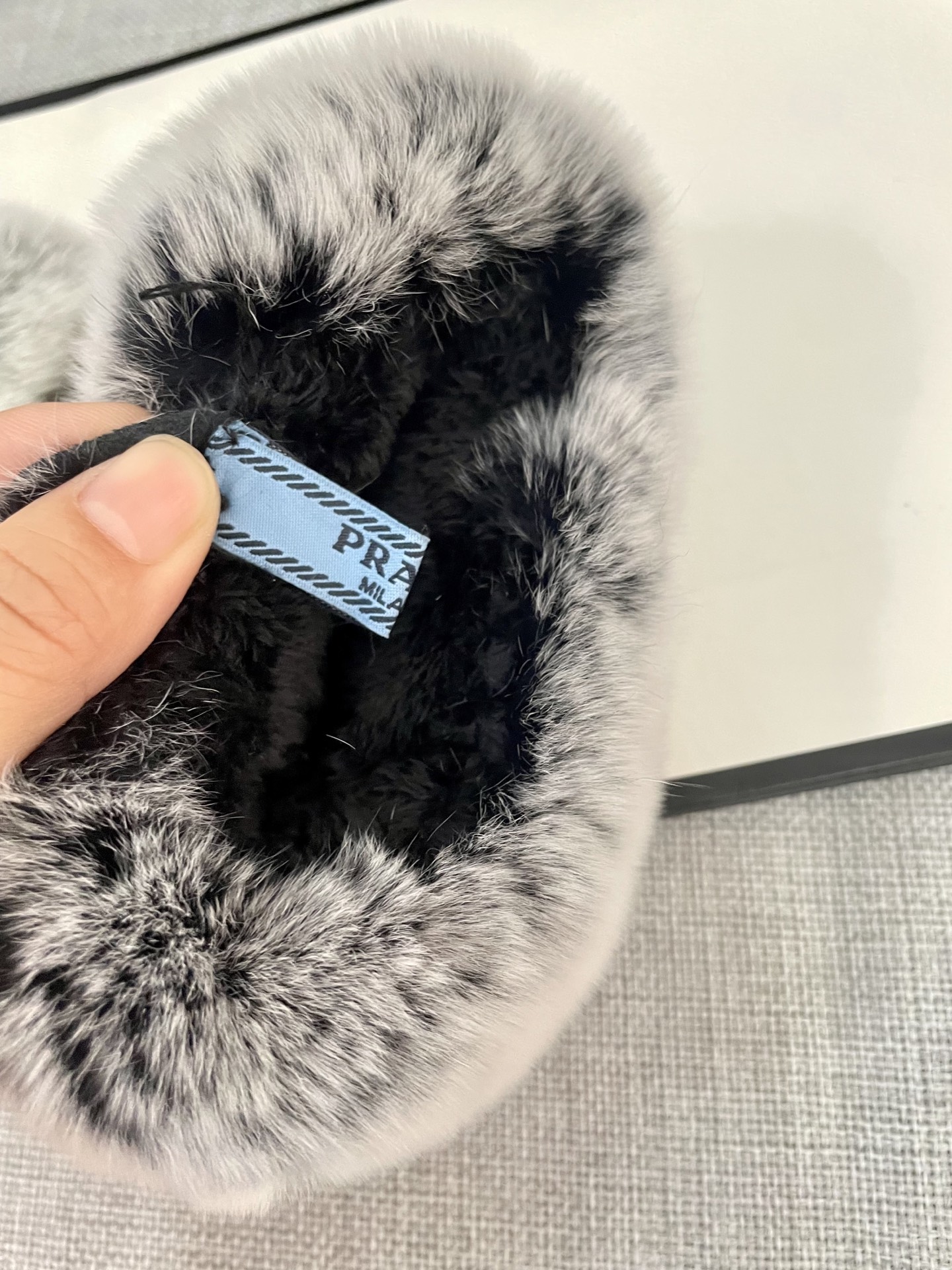  普拉达秋冬女手套👋🏻羊毛手套🦙➕兔毛 冬天搭配大衣🧥美美哒♥️♥️ 均码