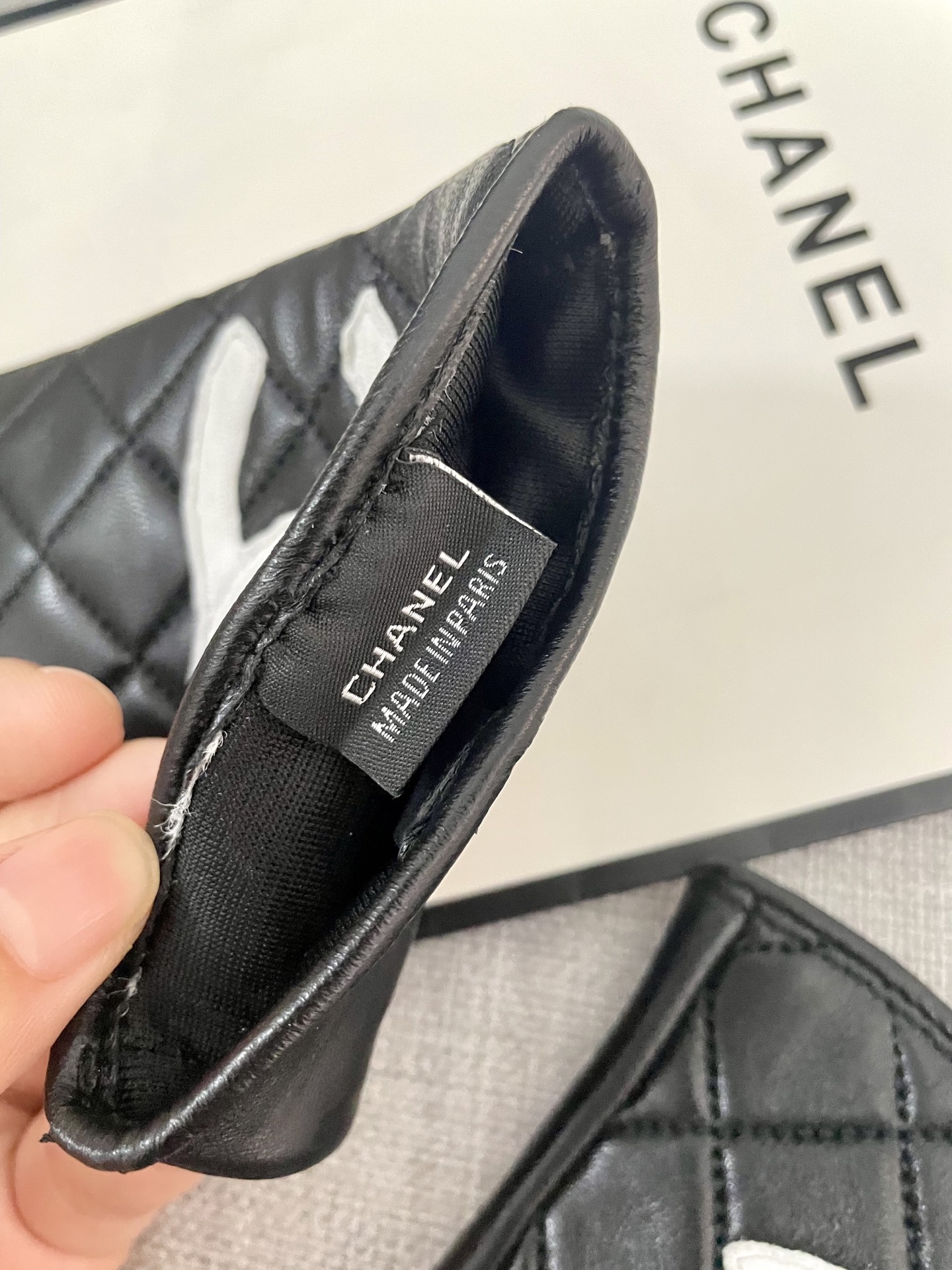  Chanel 新款短款📱👏搭什么衣服都好看💁🏼精选优质棉羊皮柔软细腻💅🦊 保暖效果特别好✌🏻️品质保证