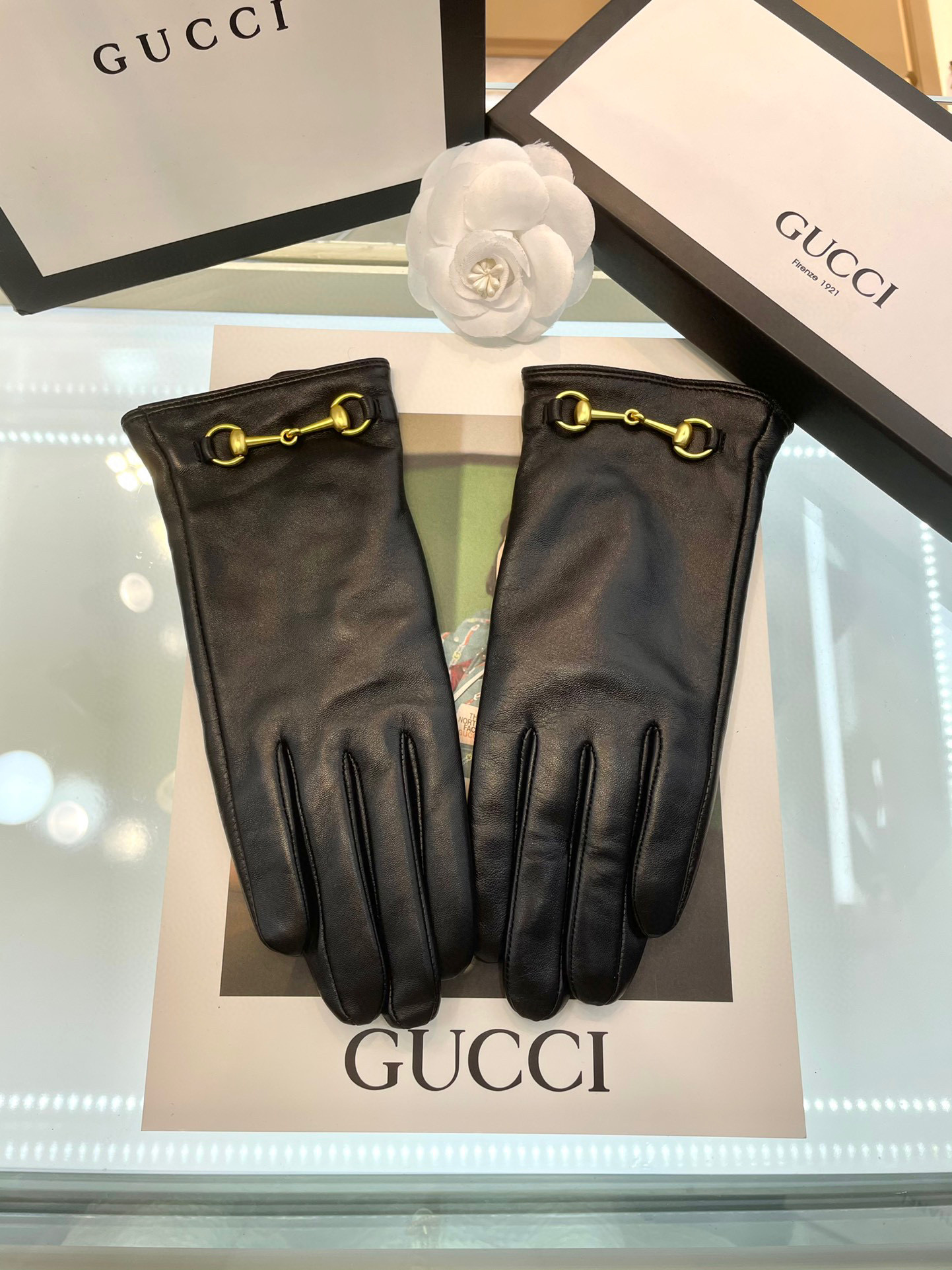  🔥🔥爆款到货 💝Gucci火爆朋友圈的女式真皮手套，马衔扣➕一级羊皮 简单大方的静面款式添加小LOGO