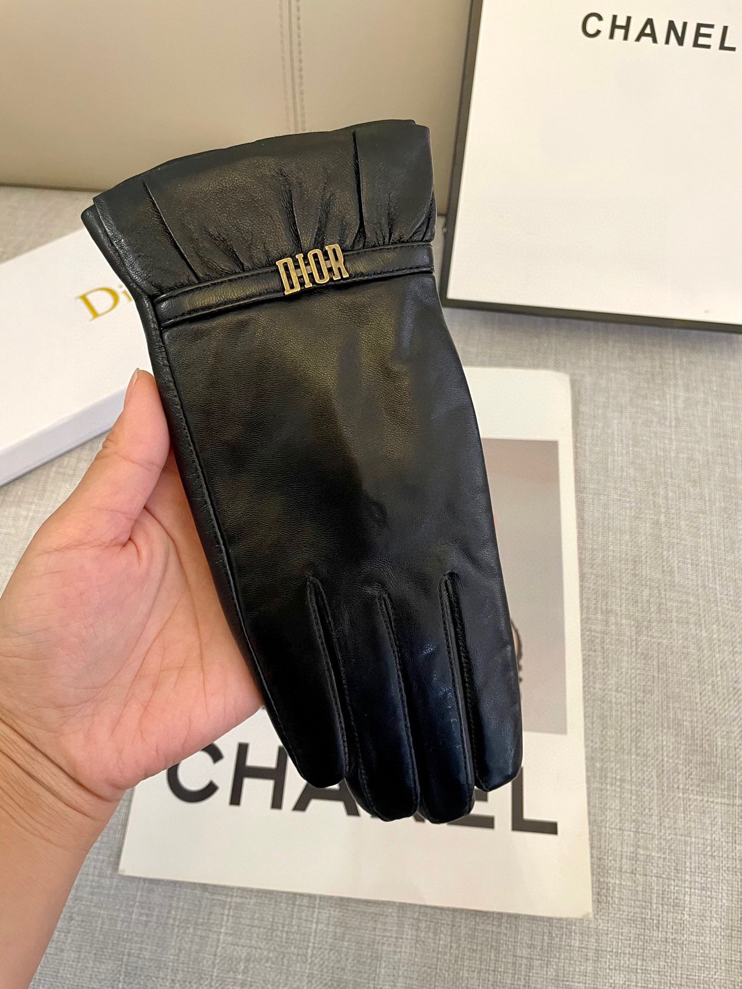  Dior秋冬女手套👋🏻进口羊皮  皮质超薄柔软舒适  质感超群 码数 ML 