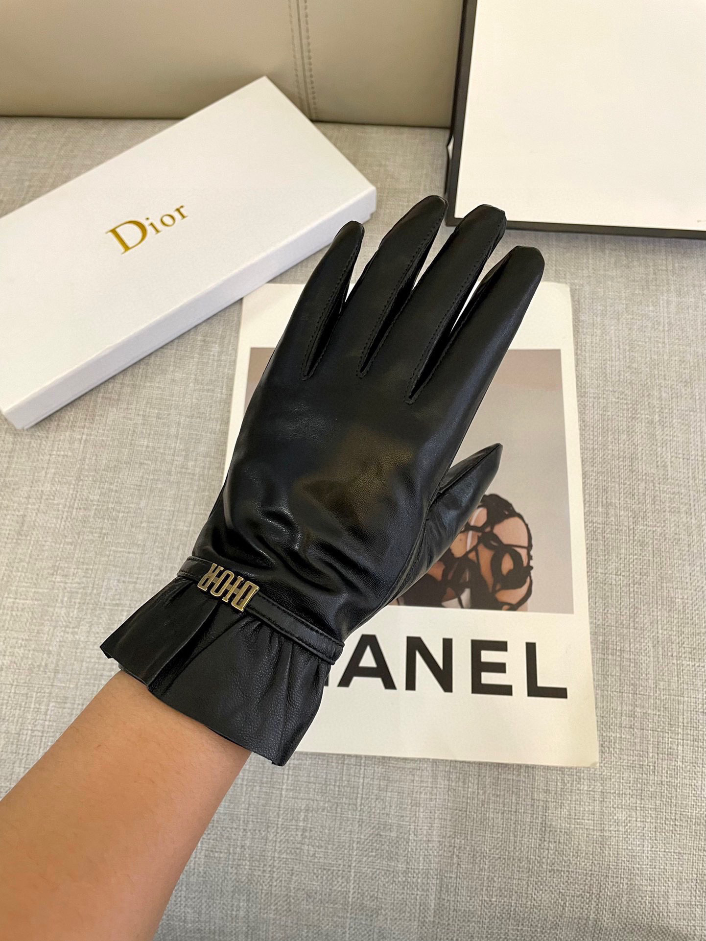  Dior秋冬女手套👋🏻进口羊皮  皮质超薄柔软舒适  质感超群 码数 ML 