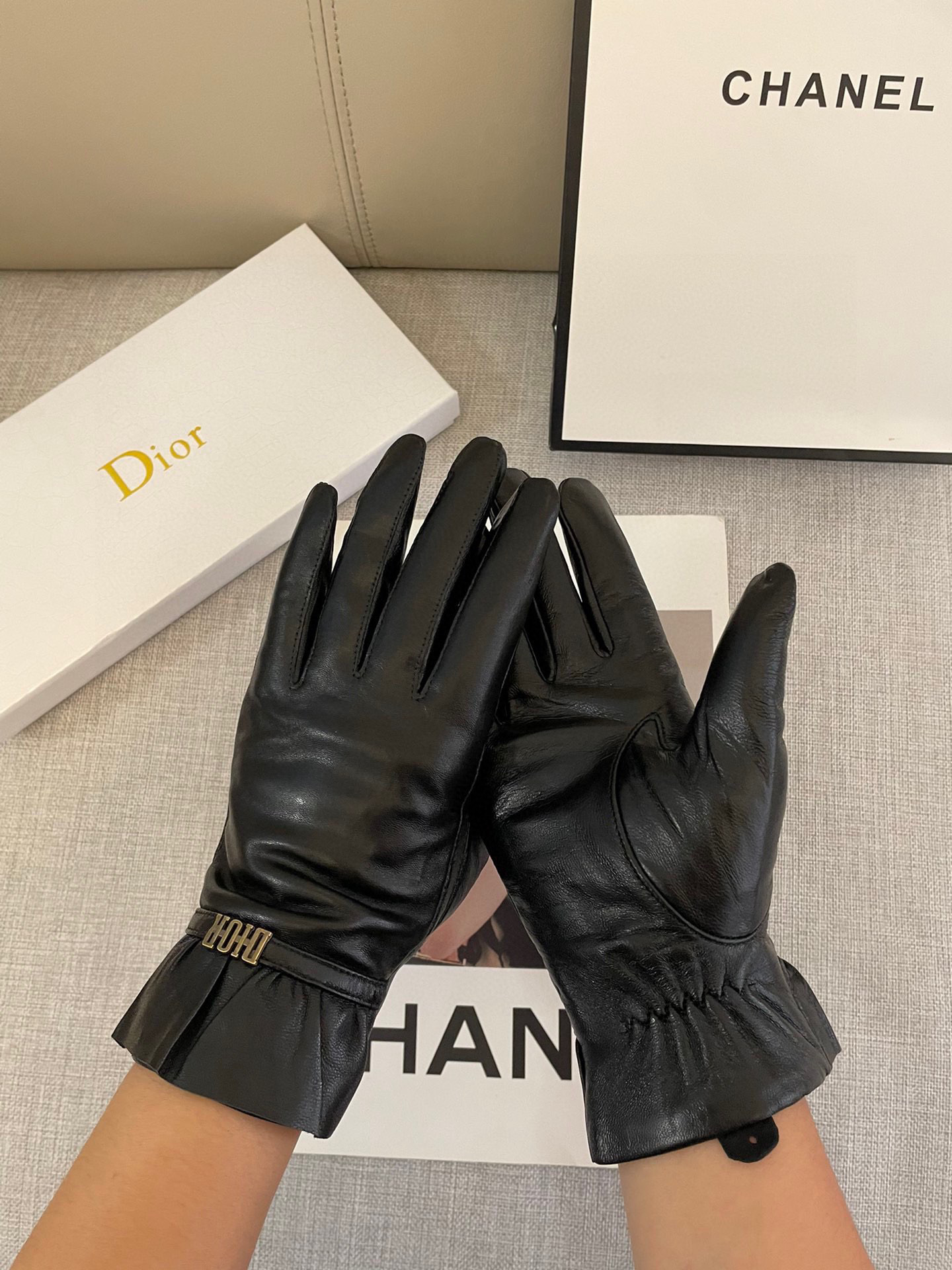  Dior秋冬女手套👋🏻进口羊皮  皮质超薄柔软舒适  质感超群 码数 ML 