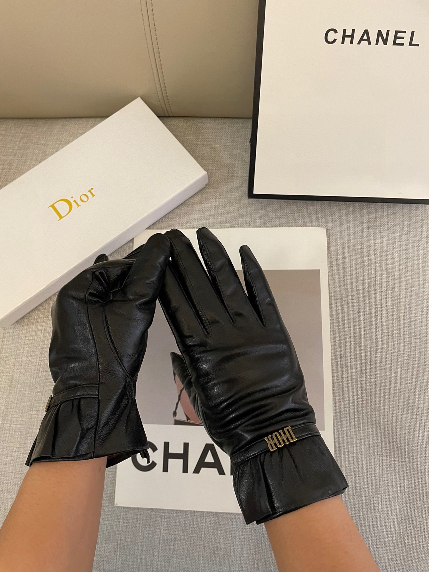  Dior秋冬女手套👋🏻进口羊皮  皮质超薄柔软舒适  质感超群 码数 ML 