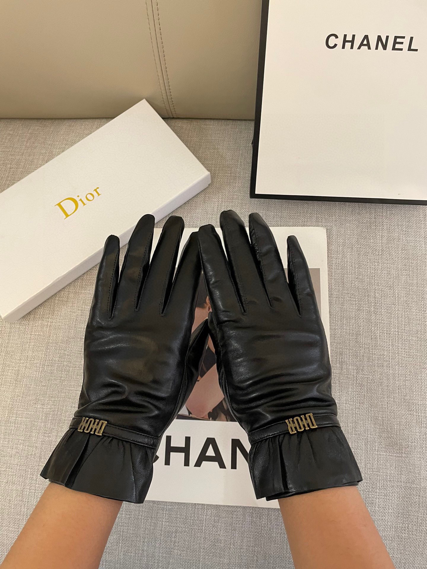  Dior秋冬女手套👋🏻进口羊皮  皮质超薄柔软舒适  质感超群 码数 ML 