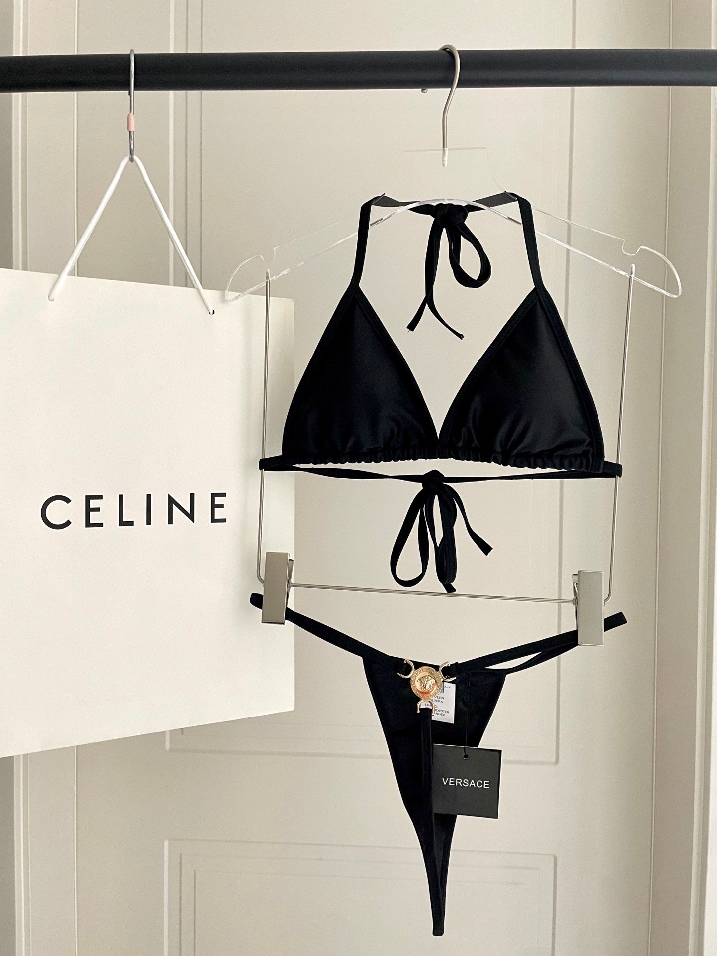 NO:377574,Versace split swimsuit bikini thong summer is coming soon, this swimsuit is amazing, the upper body is super A, pure and very high-end, the swimsuit is too worn outside, how to look good at the beach vacation, super movie, hahaha, today is a hot girl~~ Size S M L Xl swimsuit swim trunk bikini, swimsuit, swimming trunk, bikini, versace, swimsuits, bikinis19860909范思哲分体泳衣 比基尼丁字裤  夏天快到啦,这件泳衣太绝了,上身超A,又纯又欲非常高级,泳衣外穿太了,怎么穿怎么好看海边度假,超级出片,哈哈哈今天做辣妹~~ 码数 S M L Xl泳衣泳裤比基尼,泳衣，泳裤，比基尼,versace,swimsuits,bikinis,accessory