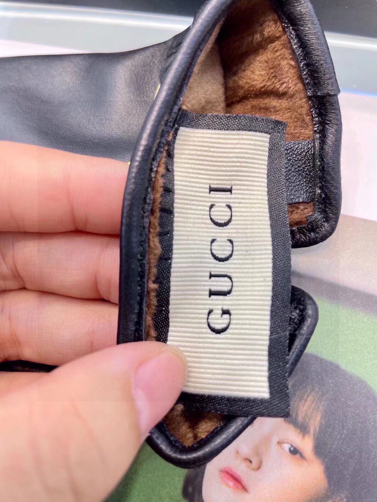   🔥🔥爆款到货 💝Gucci火爆朋友圈的女式真皮手套，马衔扣➕一级羊皮 简单大方的静面款式添加小LOG