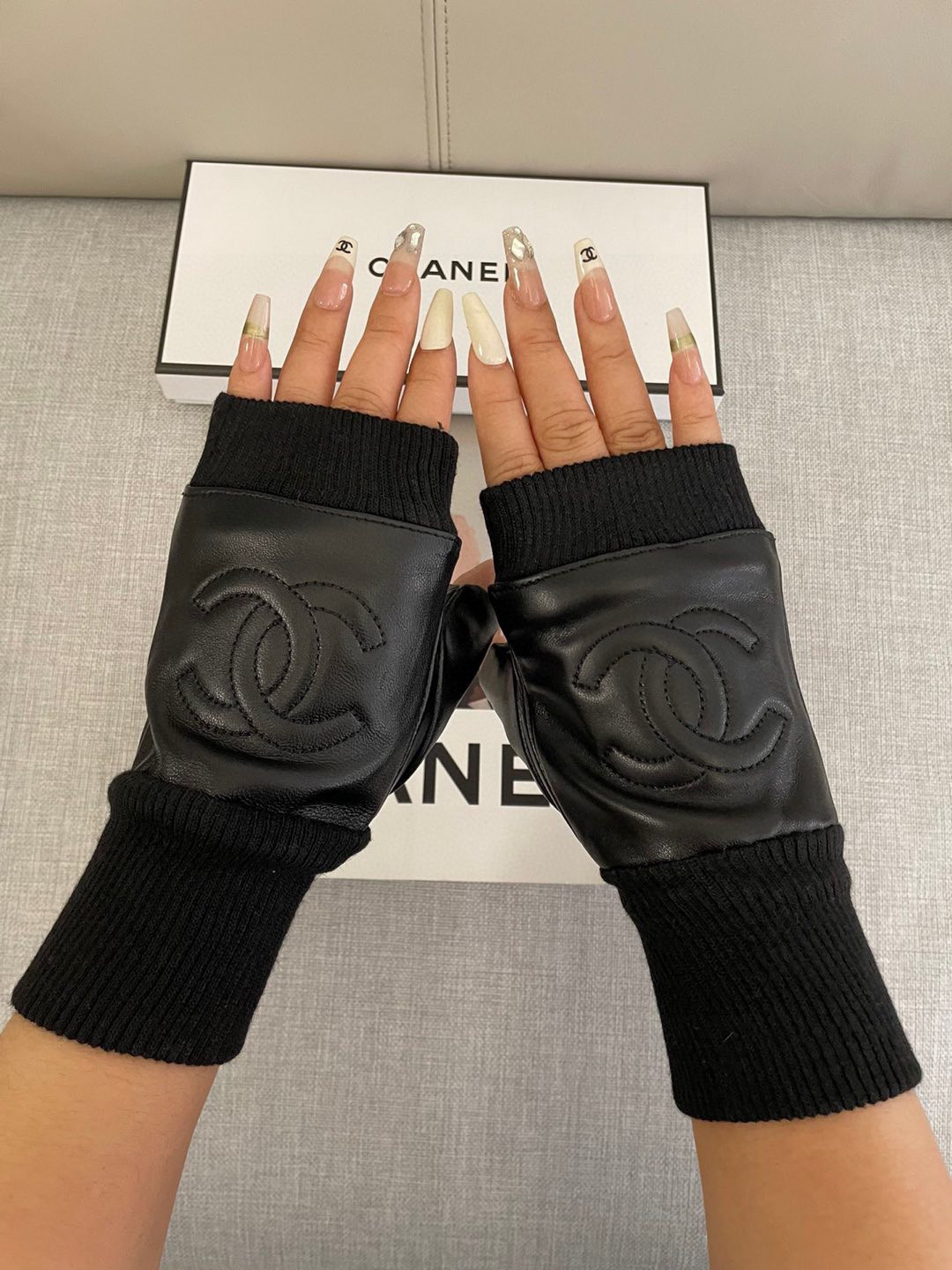 香奈儿Chanel‼️欧洲新款🇫🇷【顶级原单】女士高档半指手套 💁💁💁百分百选用进口羊皮 香奈儿御用羊