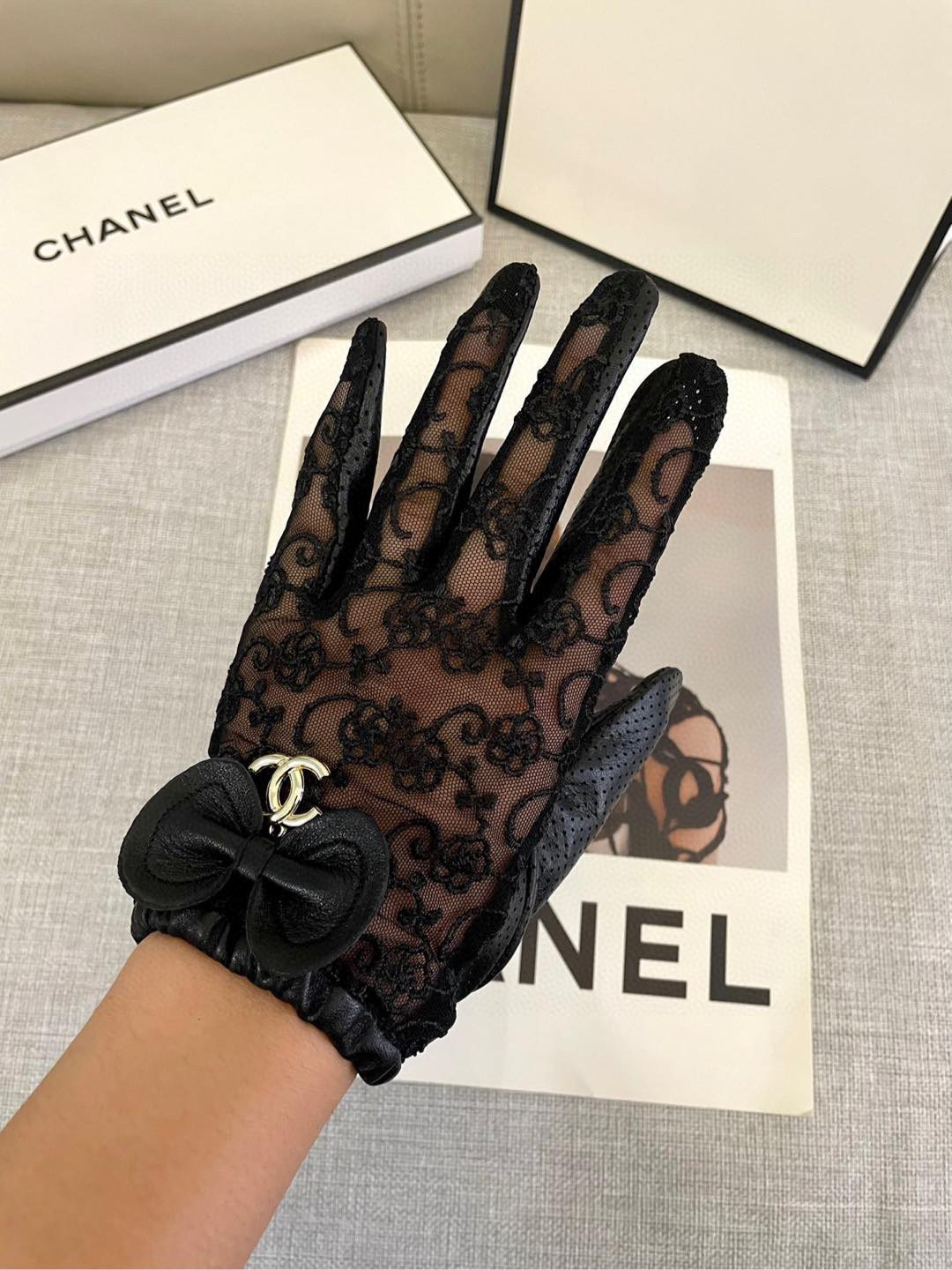  香奈儿～Chanel最新款蕾丝网纱时尚手套 女人味十足 🐰🌹均码