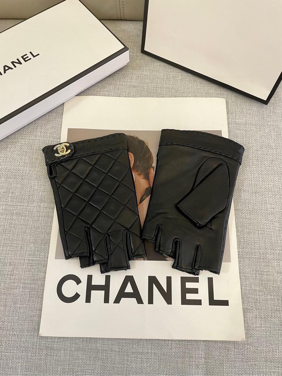  香奈儿Chanel‼️欧洲新款🇫🇷【顶级原单】女士高档半指手套 💁💁💁香奈儿御用手套 顶级做工💋任何细