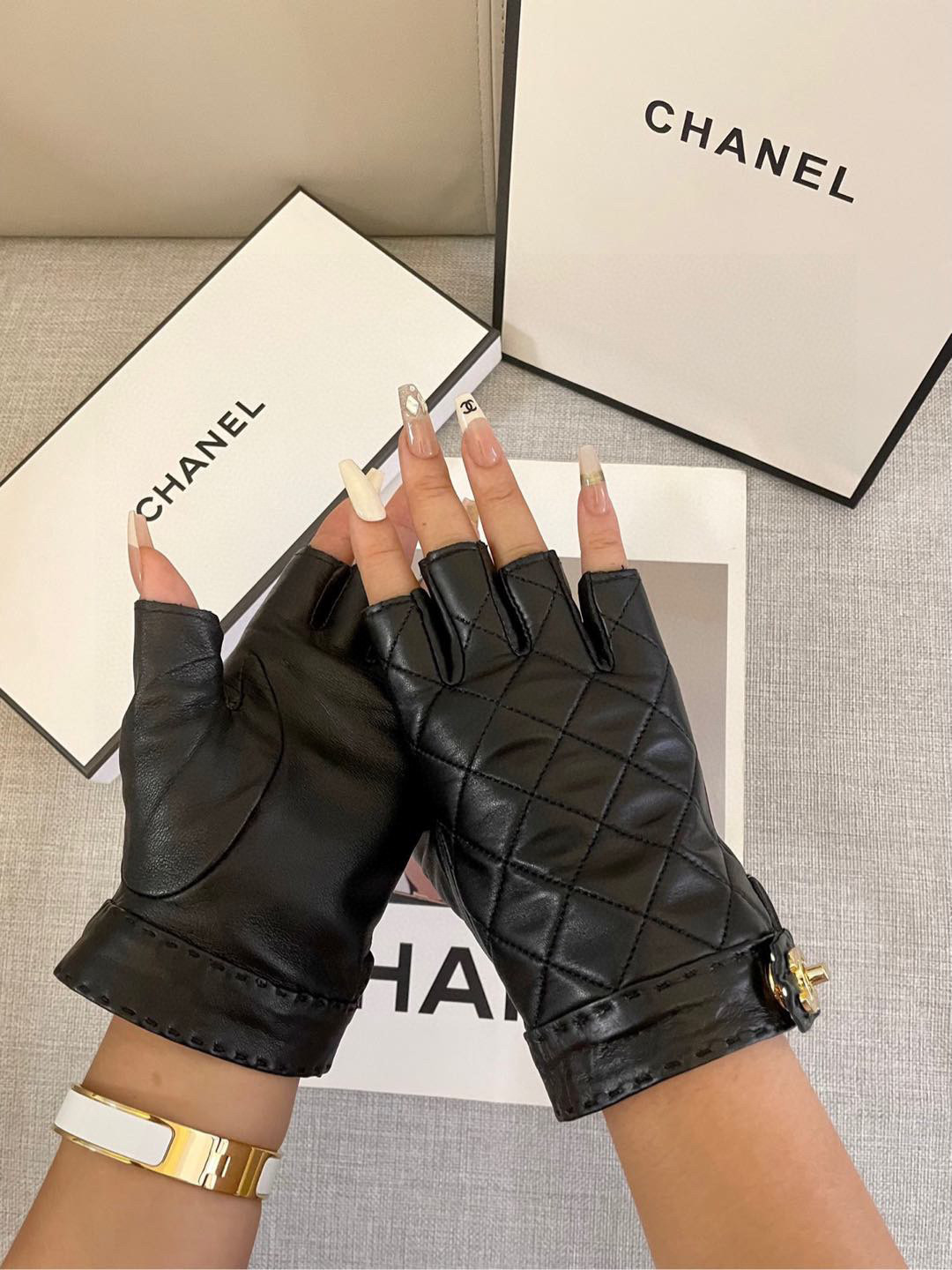  香奈儿Chanel‼️欧洲新款🇫🇷【顶级原单】女士高档半指手套 💁💁💁香奈儿御用手套 顶级做工💋任何细
