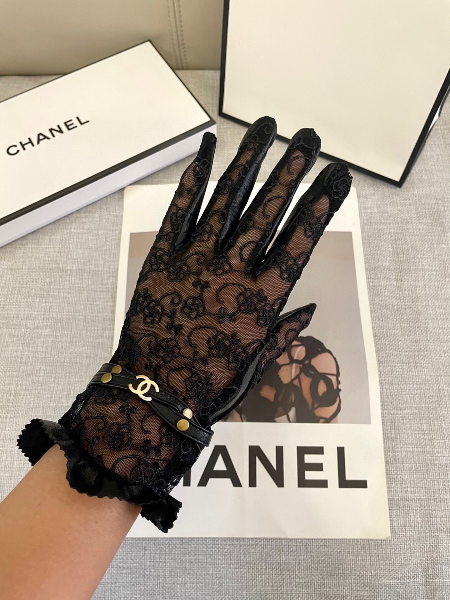  香奈儿～Chanel最新款蕾丝网纱时尚手套 女人味十足 🐰🌹均码