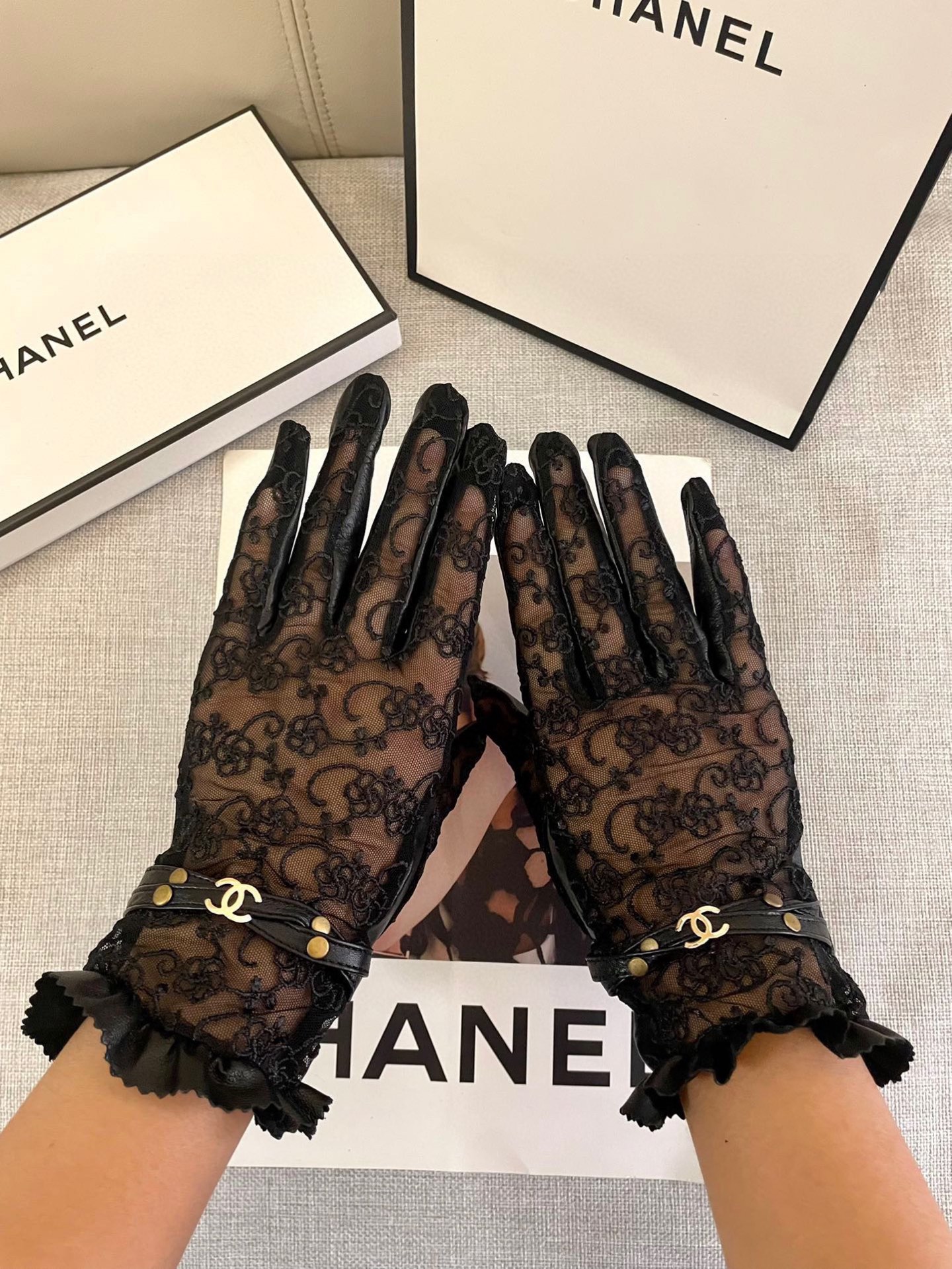  香奈儿～Chanel最新款蕾丝网纱时尚手套 女人味十足 🐰🌹均码