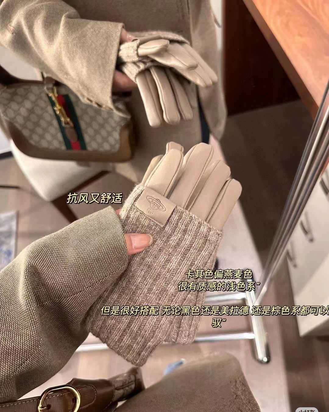   西太后viviennewestwoo*d土星🪐羊皮配羊毛手套 两种戴法：翻下来就是日常出门的佩戴 打