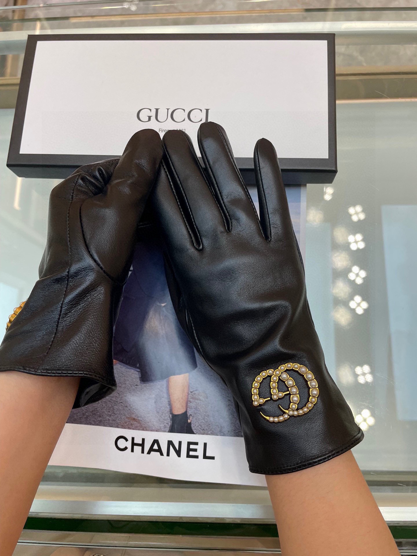  Gucci新款女士手套 一级羊皮  皮质超薄柔软舒适 特显手型👏👏 质感超群 
   码数 ：均码