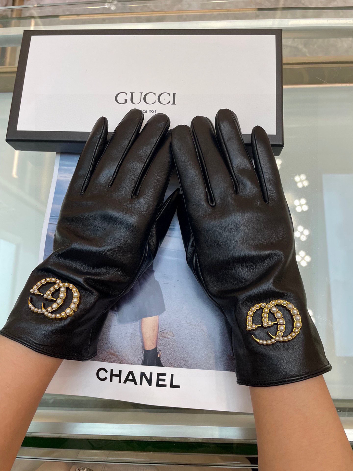  Gucci新款女士手套 一级羊皮  皮质超薄柔软舒适 特显手型👏👏 质感超群 
   码数 ：均码
