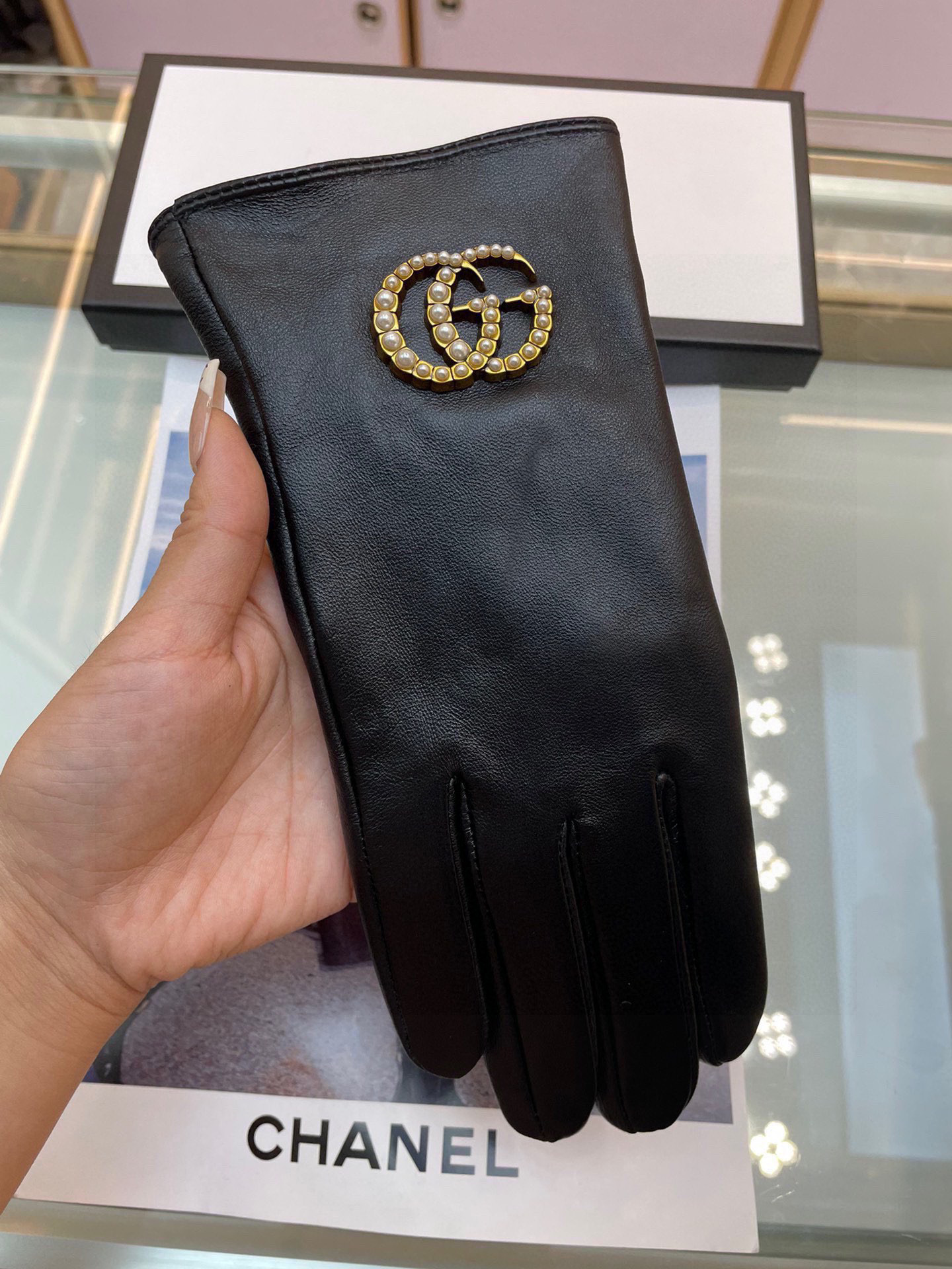  Gucci新款女士手套 一级羊皮  皮质超薄柔软舒适 特显手型👏👏 质感超群 
   码数 ：均码