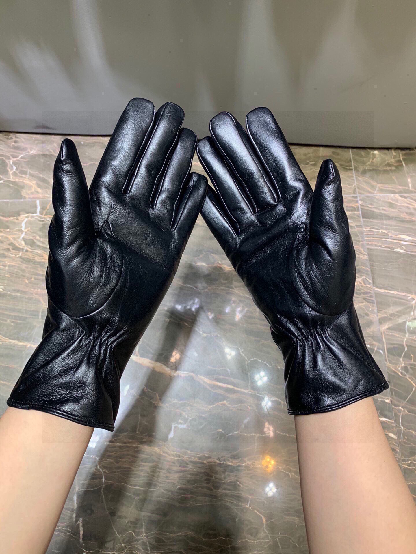  新款独家首发‼️刺绣触屏女款手套LV【原单品质】官网同步女士新款进口羊皮手套🎉🎉女神首选 不可错过💁💁