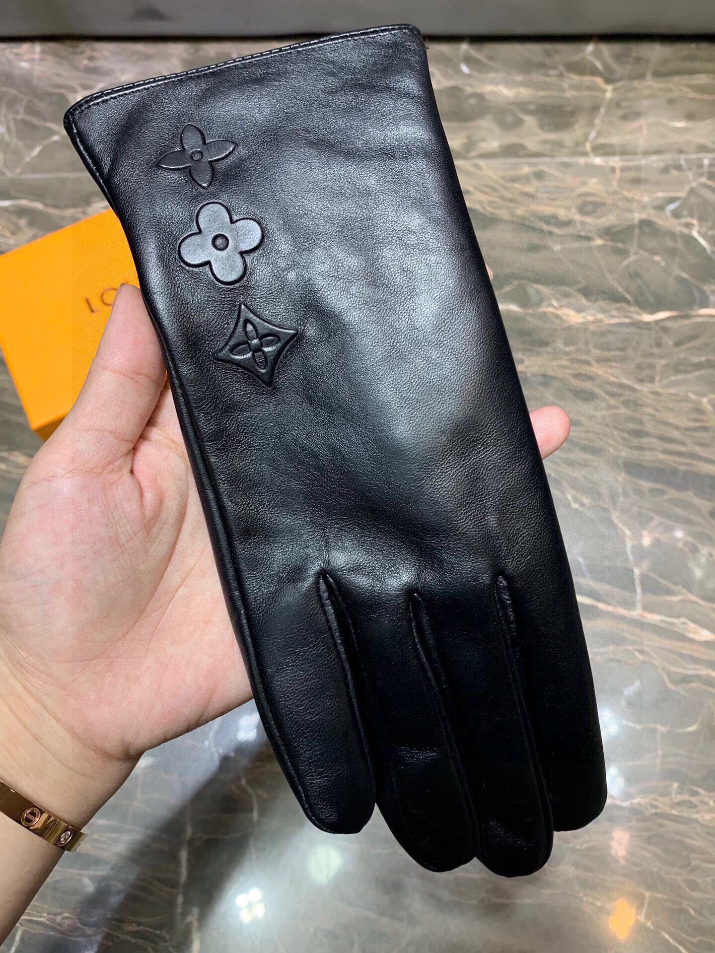  新款独家首发‼️刺绣触屏女款手套LV【原单品质】官网同步女士新款进口羊皮手套🎉🎉女神首选 不可错过💁💁