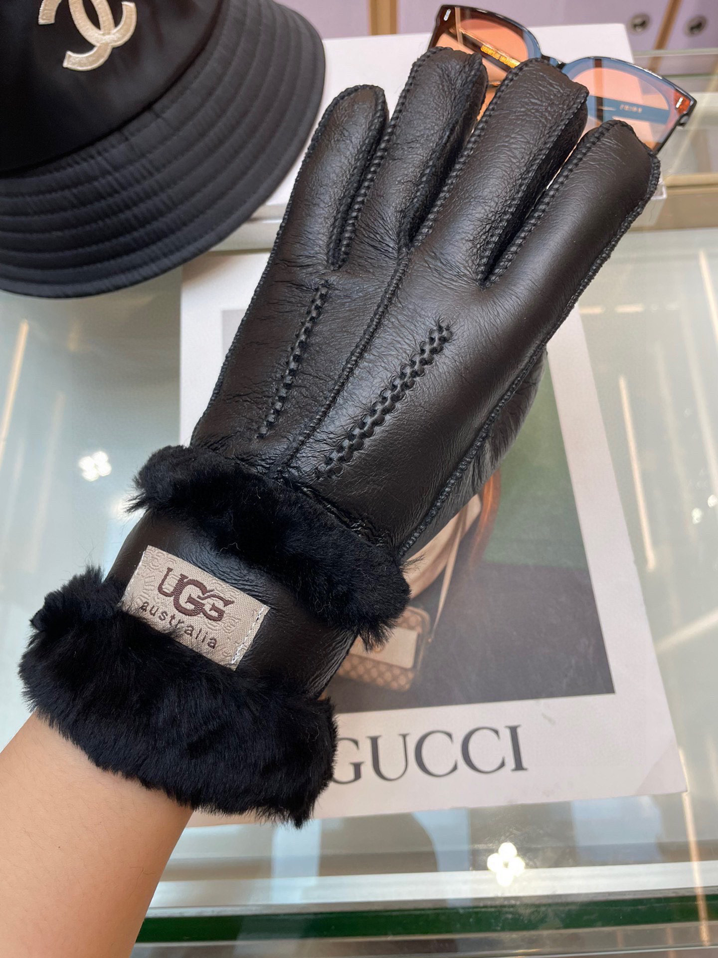 UGG女士手套冬季保暖羊皮毛一体 一秒即暖 华丽奢侈，送礼必备~~~~~上手图美极啦 小仙女必备💐💐