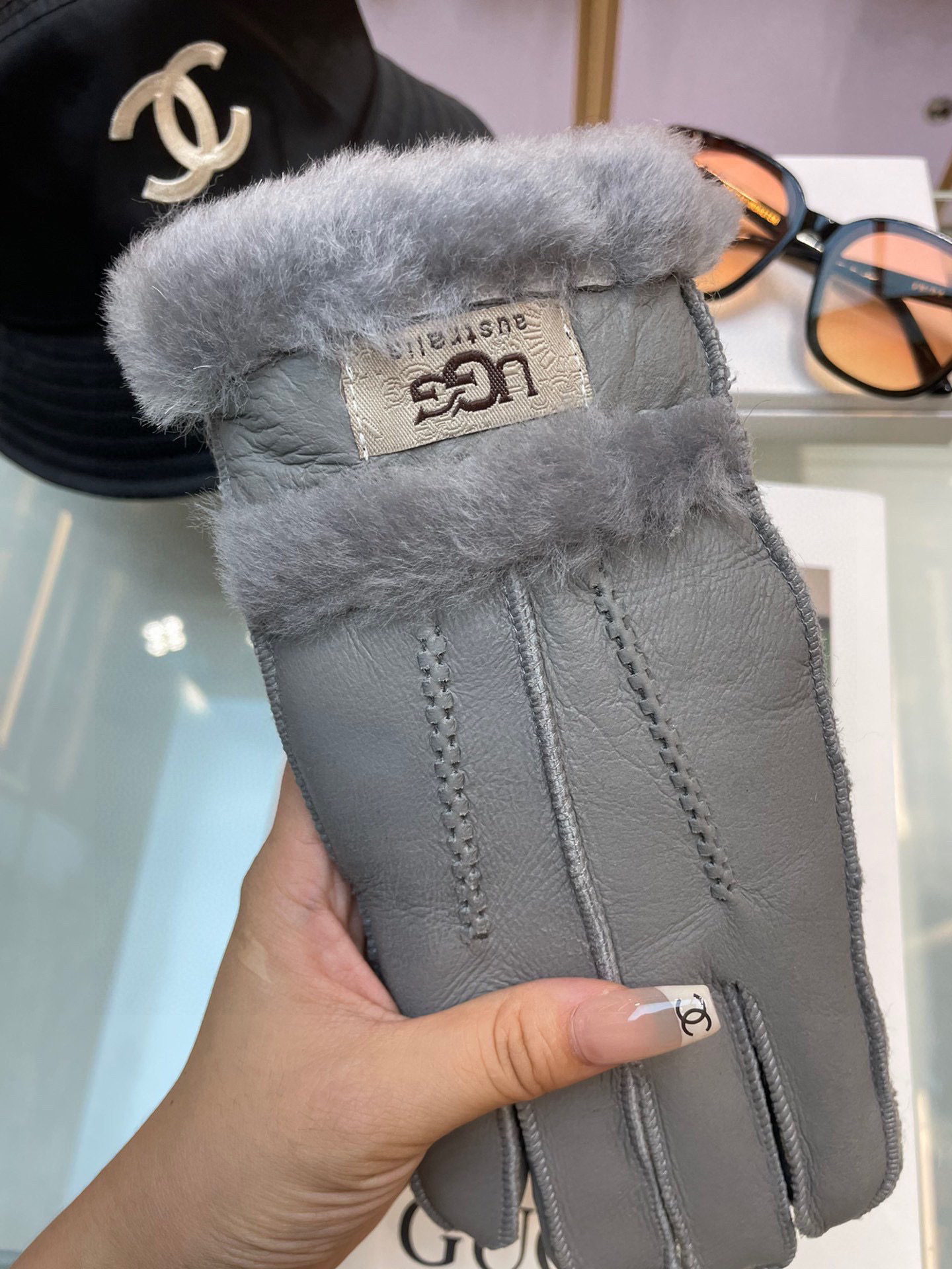 UGG女士手套冬季保暖羊皮毛一体 一秒即暖 华丽奢侈，送礼必备~~~~~上手图美极啦 小仙女必备💐💐