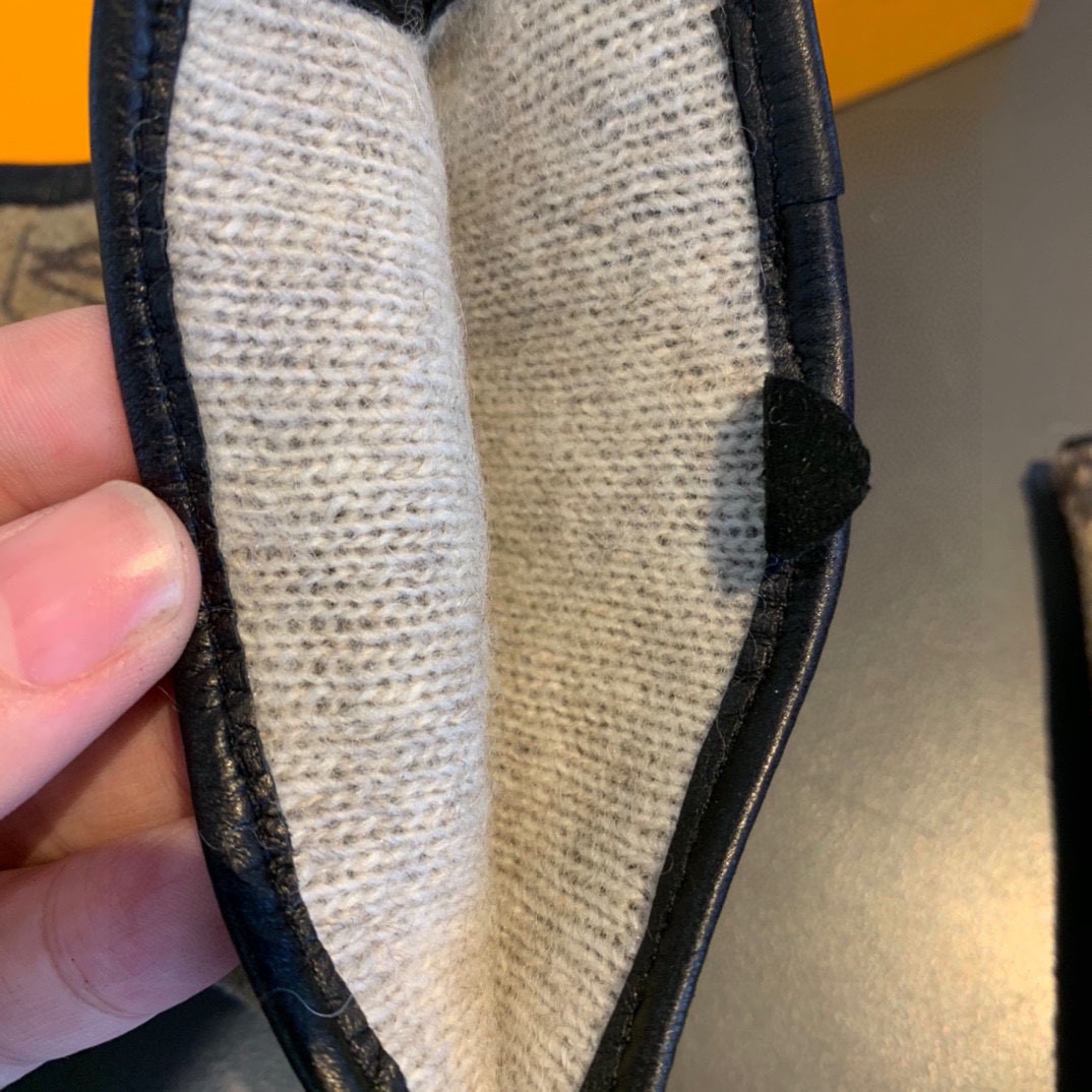 Lv， 【原单品质】官网同步女士新款高档提花布料搭配羊皮🎉🎉女神首选 不可错过💁💁👏👏羊绒内里保暖更佳 